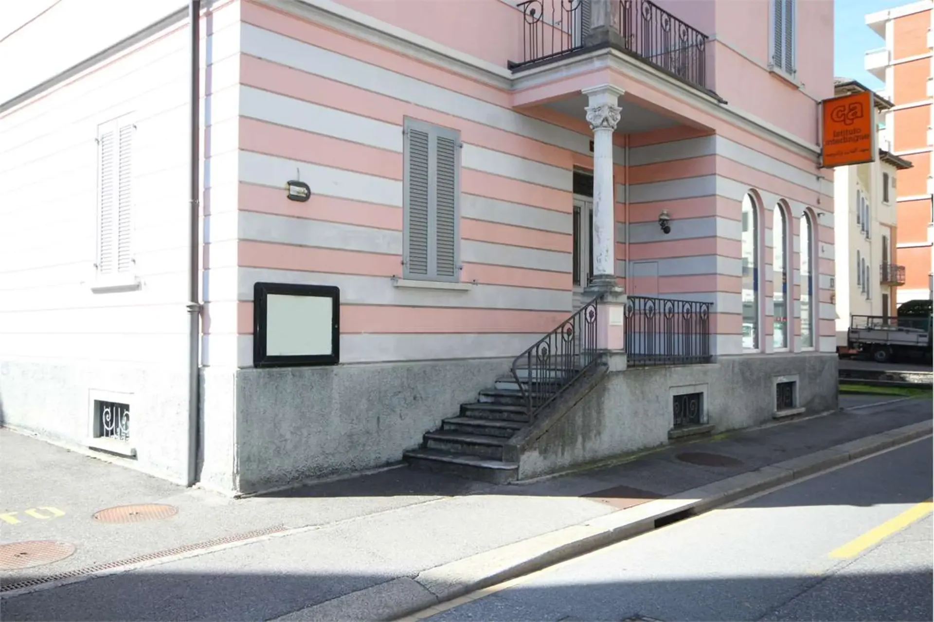 Lugano: Büro mit 4 Räumen in strategischer Lage