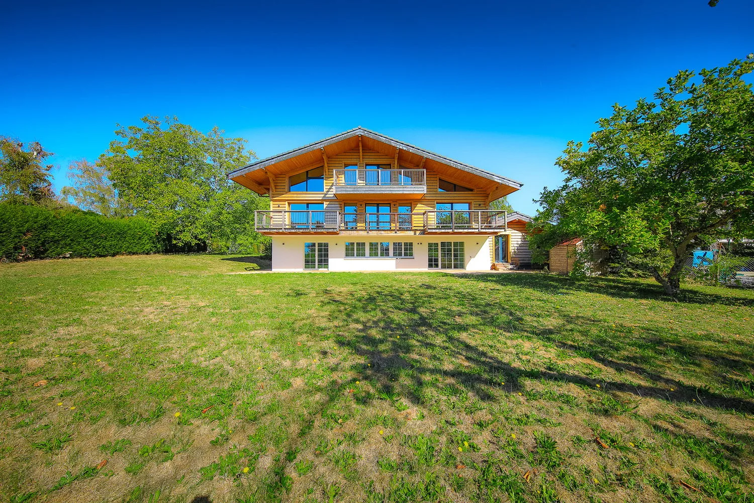 Ampia casa ristrutturata di 9 locali