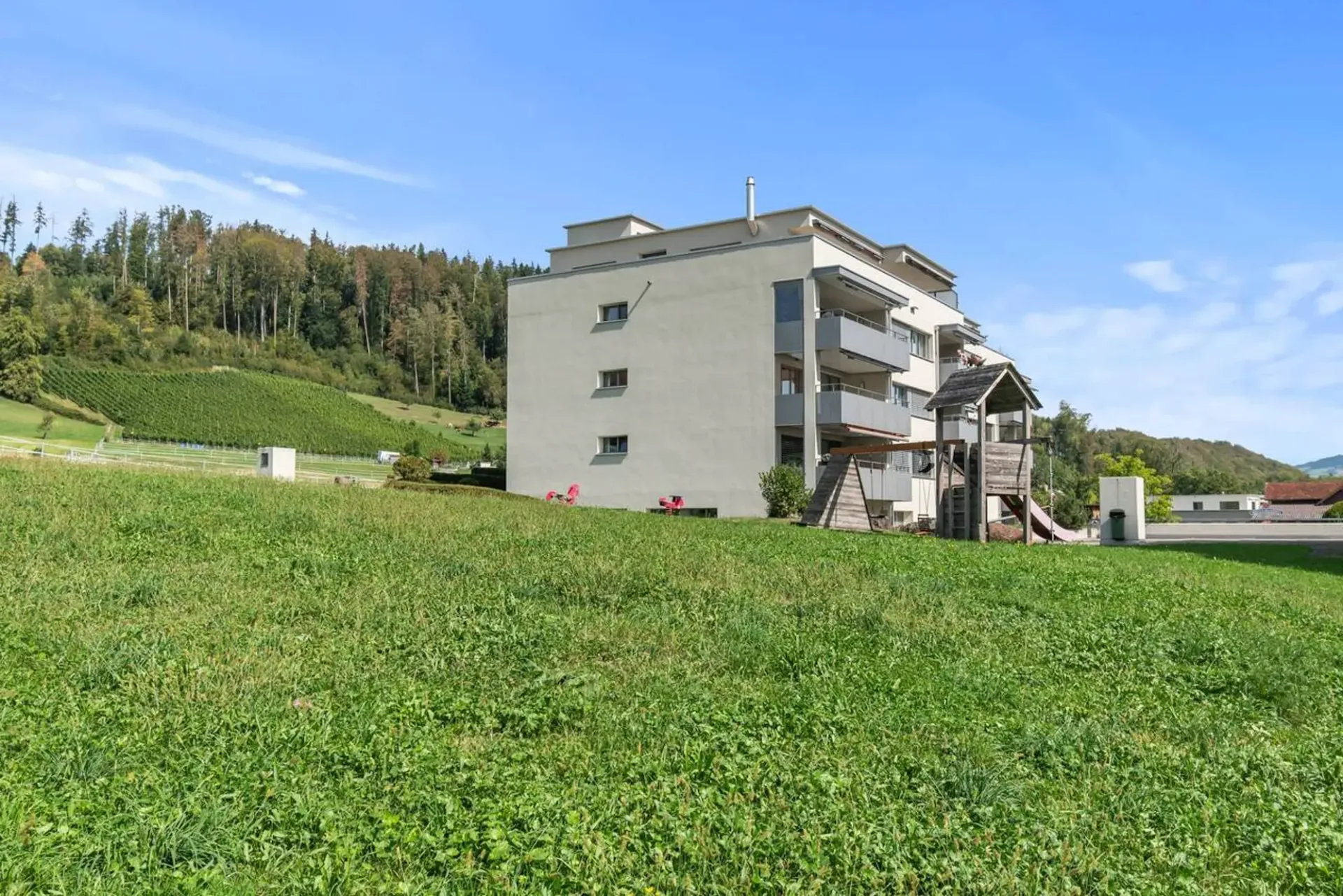 Appartamento attico spazioso 5.5 locali con terrazza di 72 m² e vista panoramica