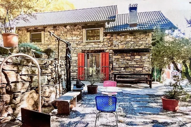 wunderschönes 3 1/2-Zimmer-Rustico mit Granitsteinsitzplatz im Dorf...