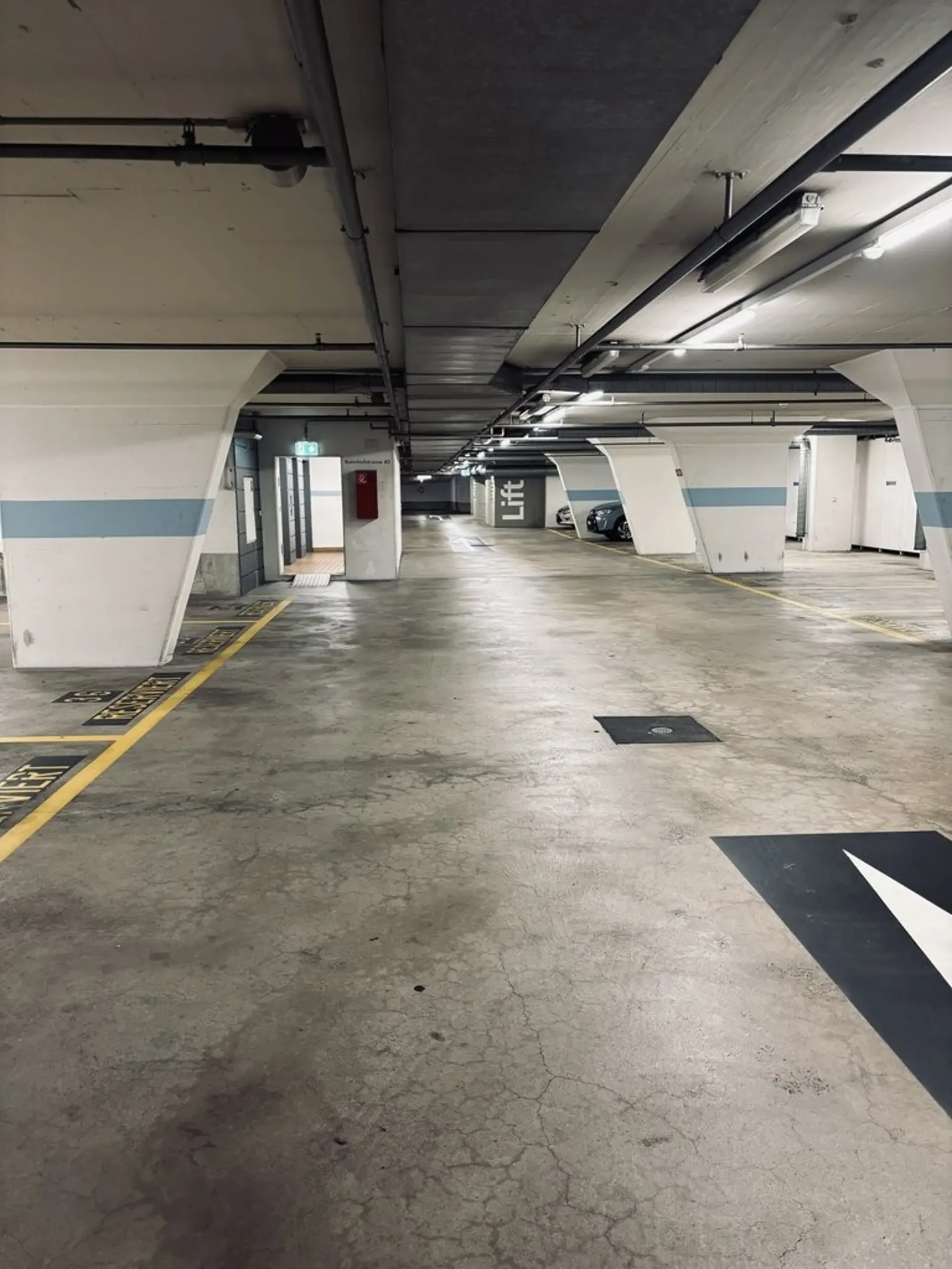 Einstellplatz im Zentrum von Baden zu vermieten!