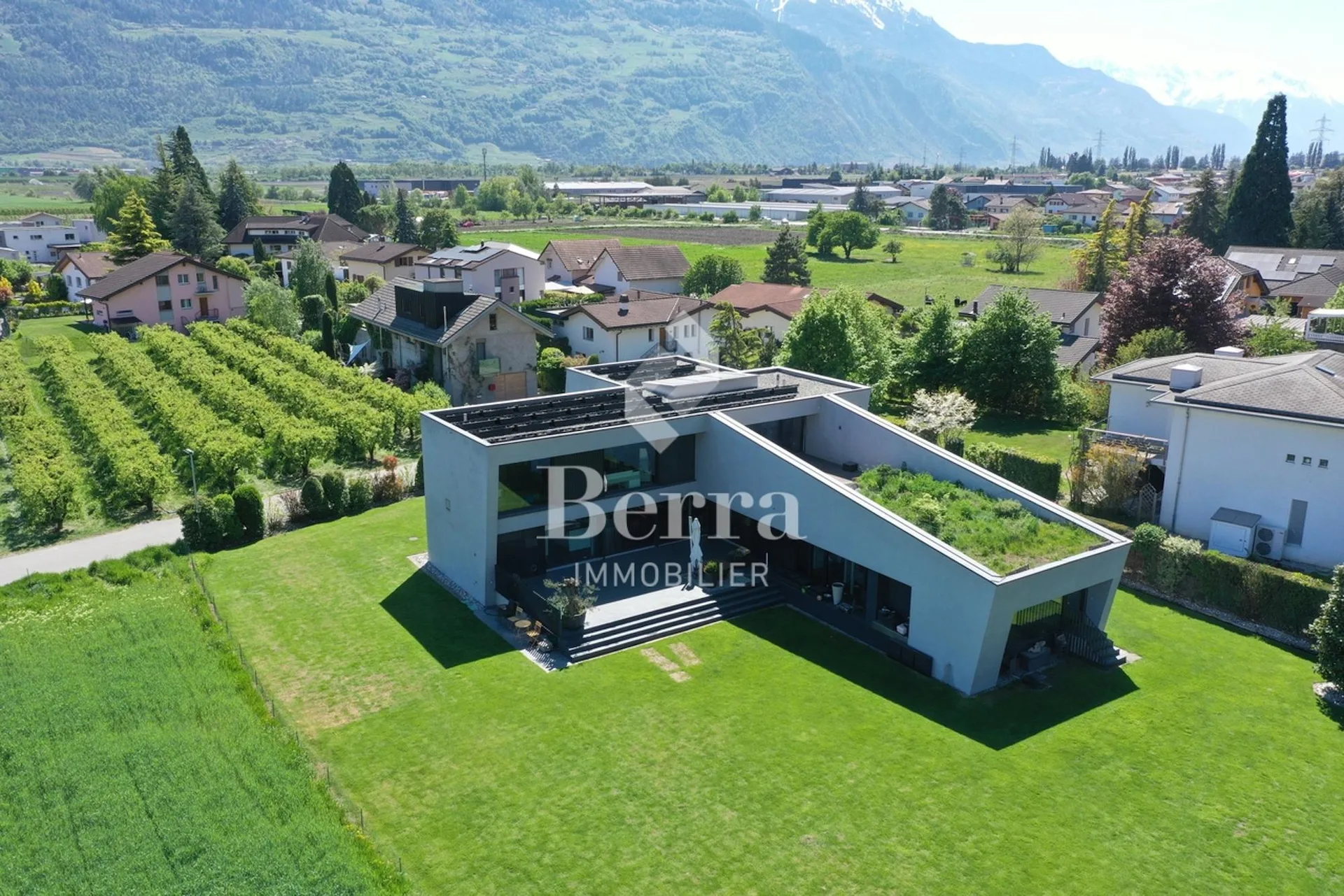 Villa mit contemporary Architektur von Ausnahme - 300 m² Wohnfläche auf einem Grundstück von 2'388 m²