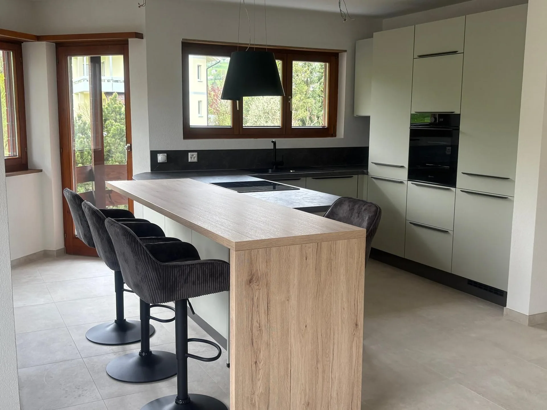 Erstbezug nach Renovation – Helle 4.5-Zimmer-Wohnung mit zwei sonnigen Balkonen