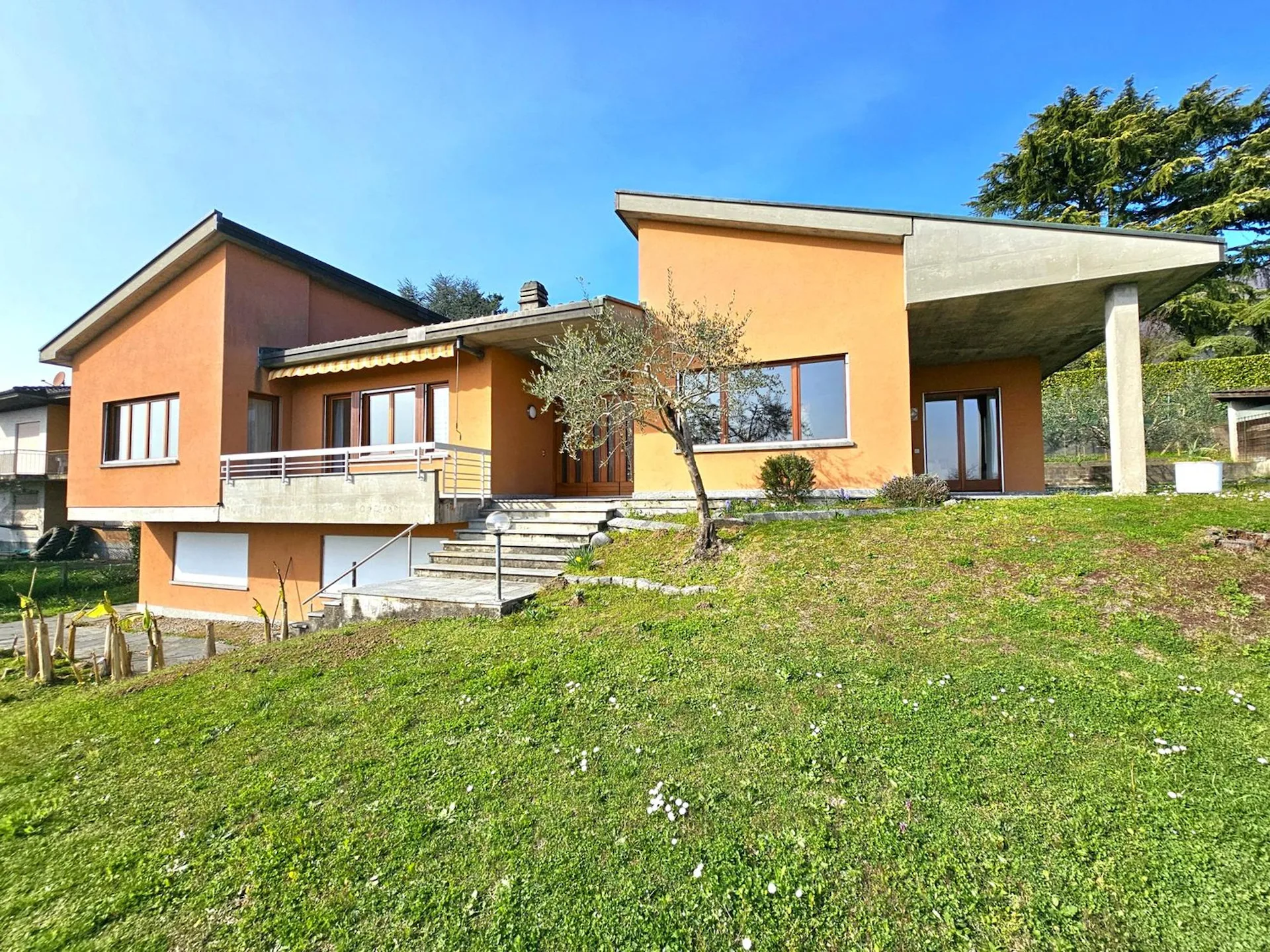Castel San Pietro Corteglia: wichtiges Einfamilienhaus mit dominierendem Blick auf die Hügel