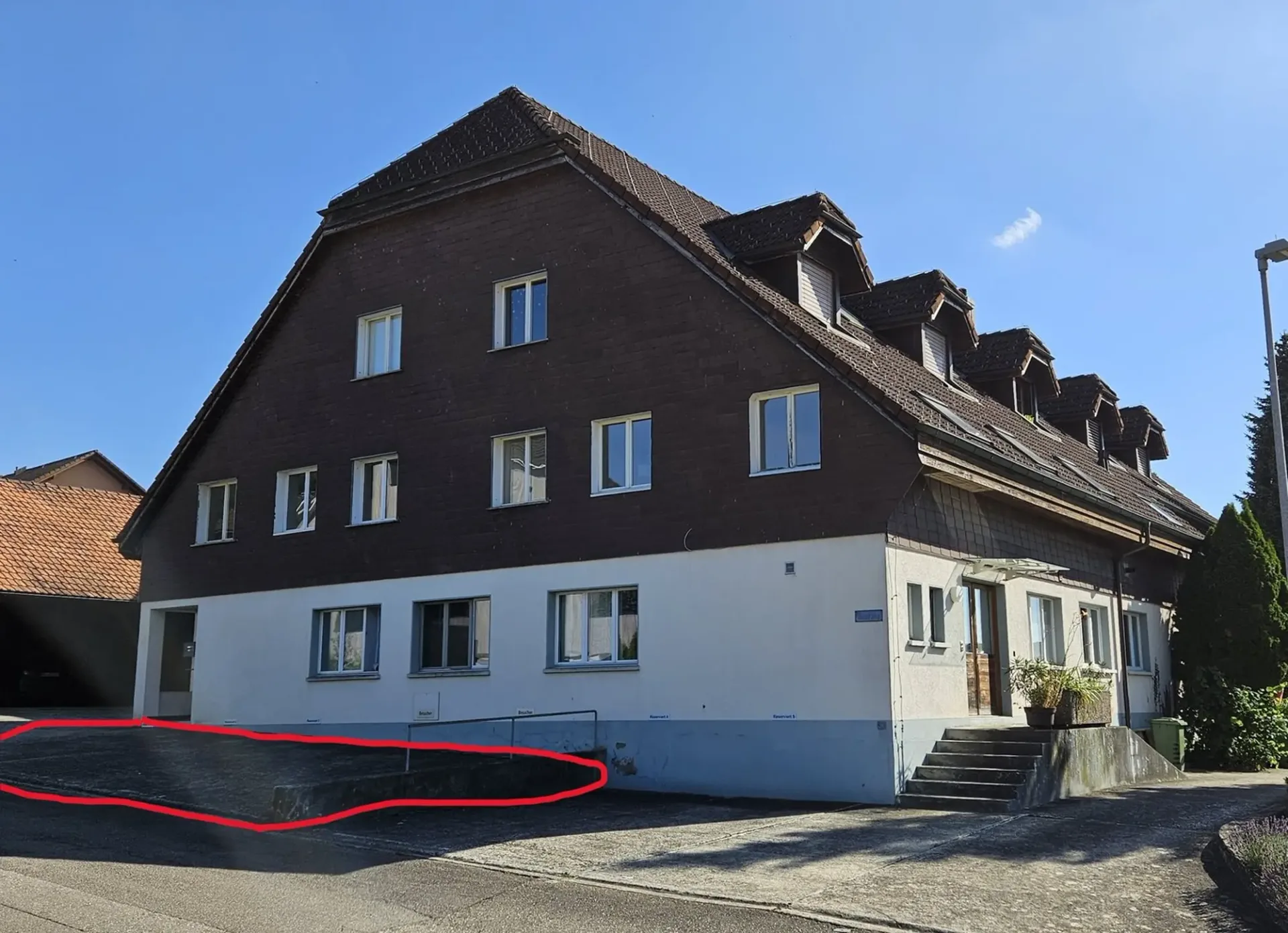 Aussen-Parkplatz zu vermieten