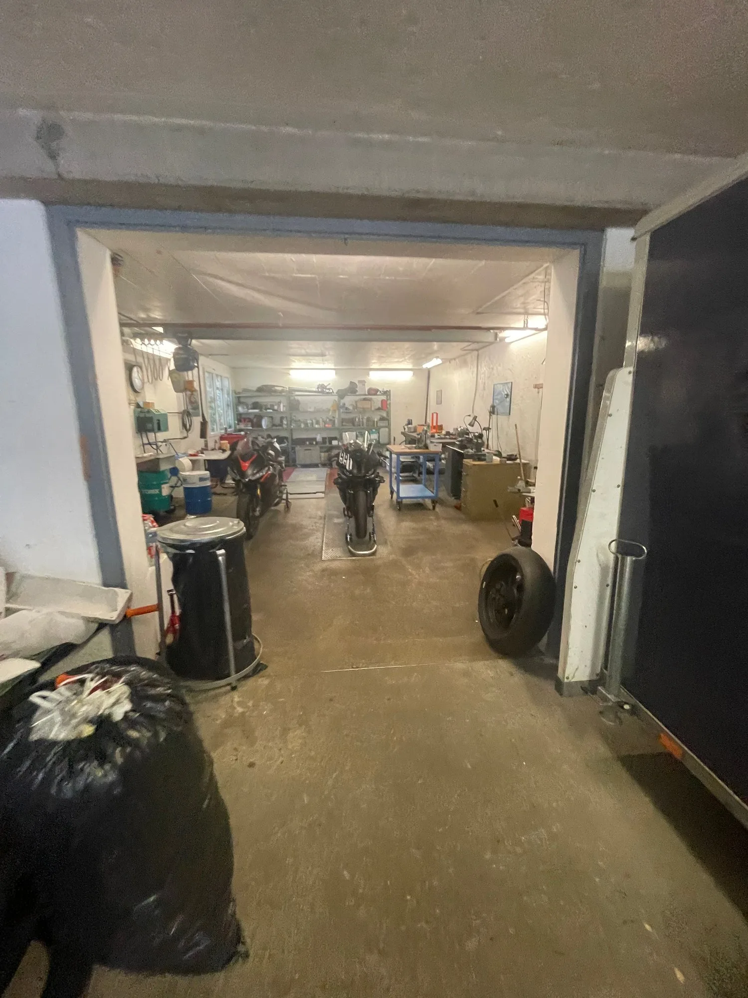 Local / atelier - Lokal / Atelier