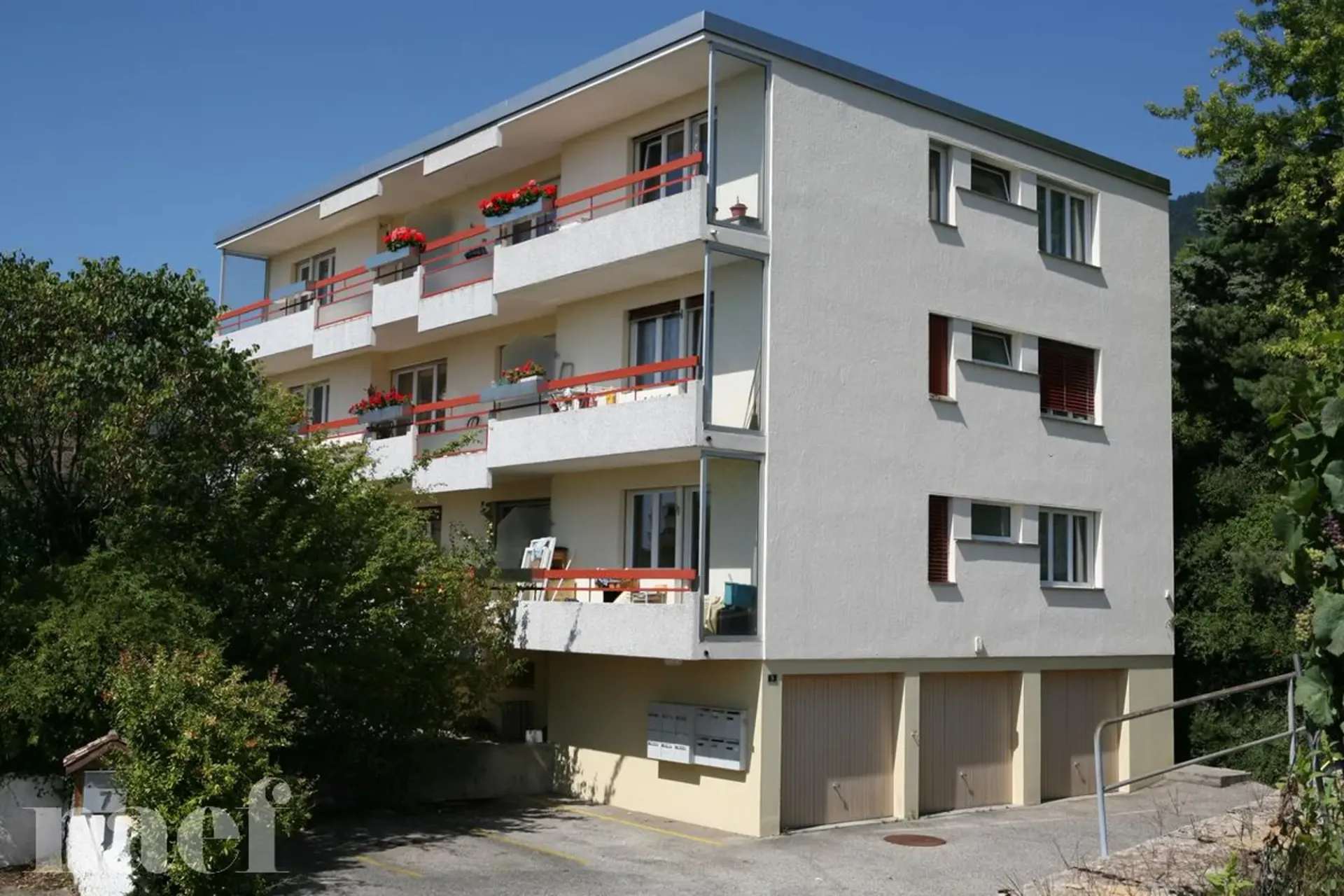 Im Herzen der Weinberge, im Dorf St-Blaise