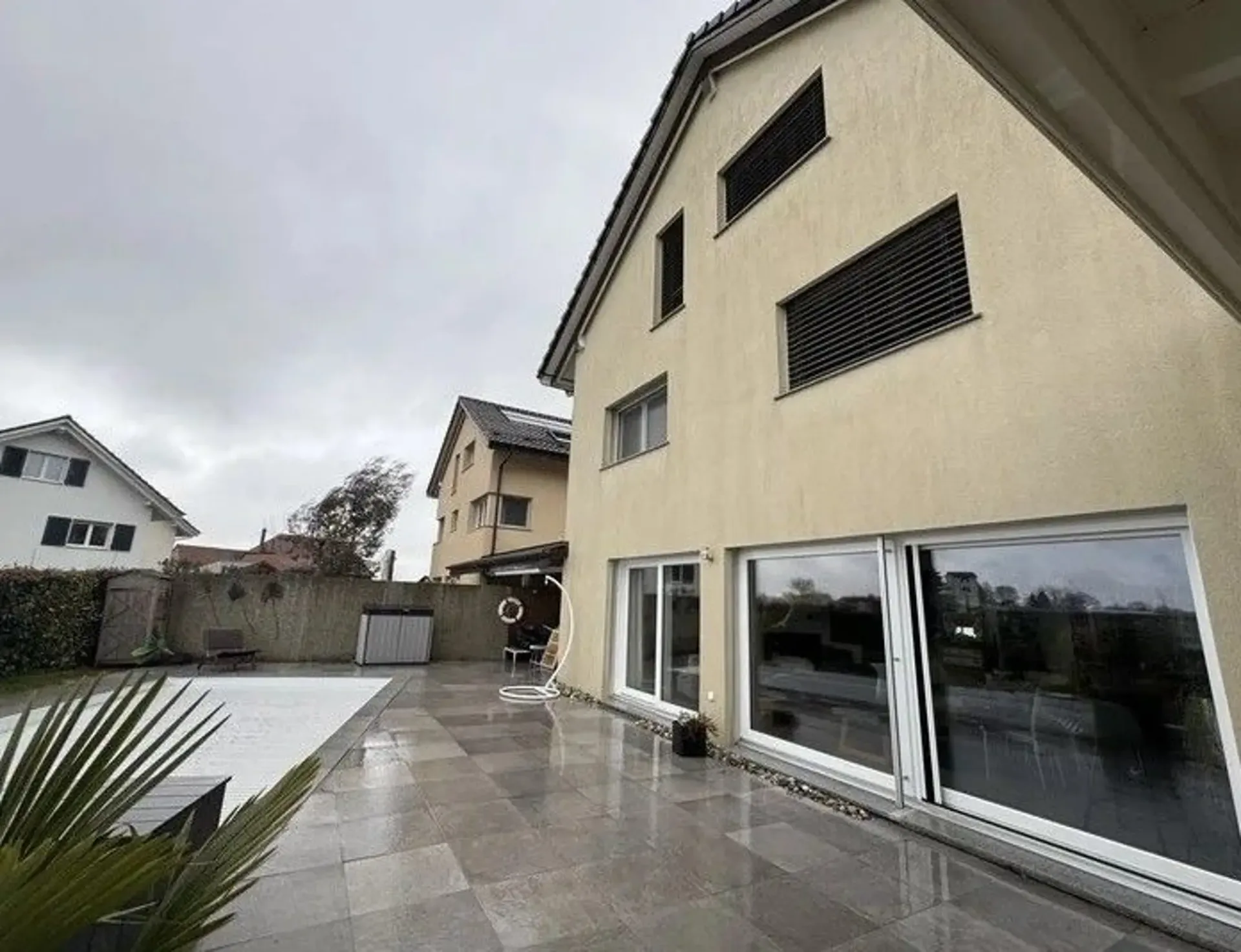 *Villa jumelée avec piscine*