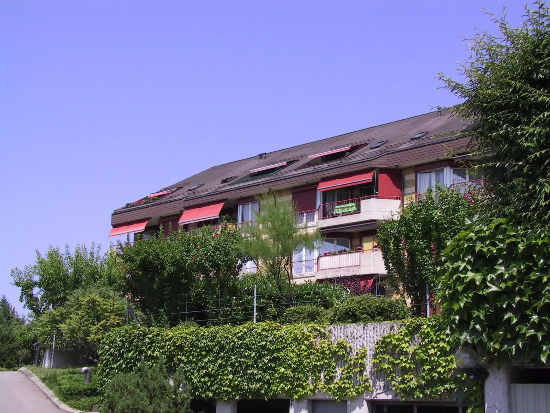 Parkplatz Innenhof Motorrad