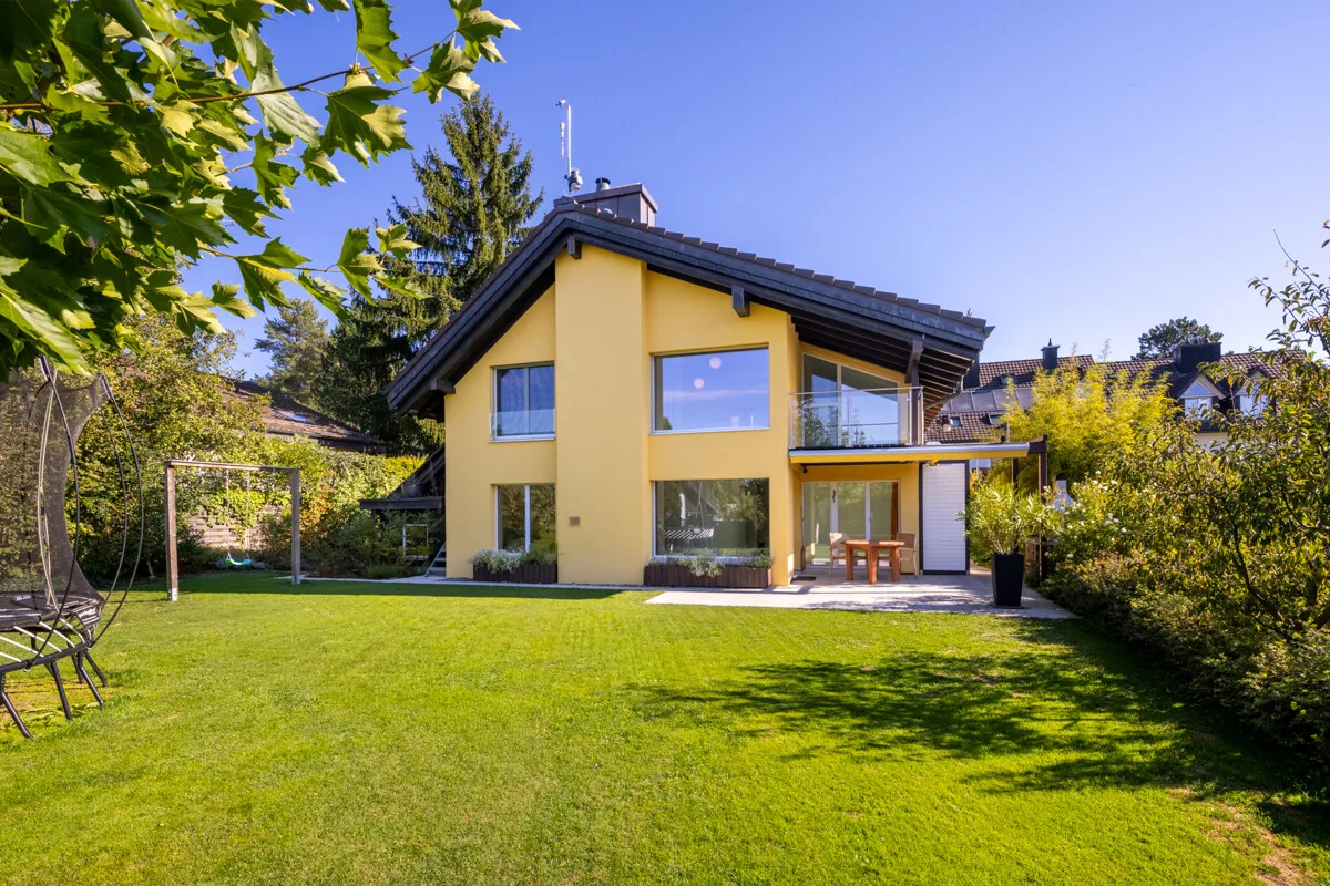 Hirzel: Einfamilienhaus mit schönem Garten