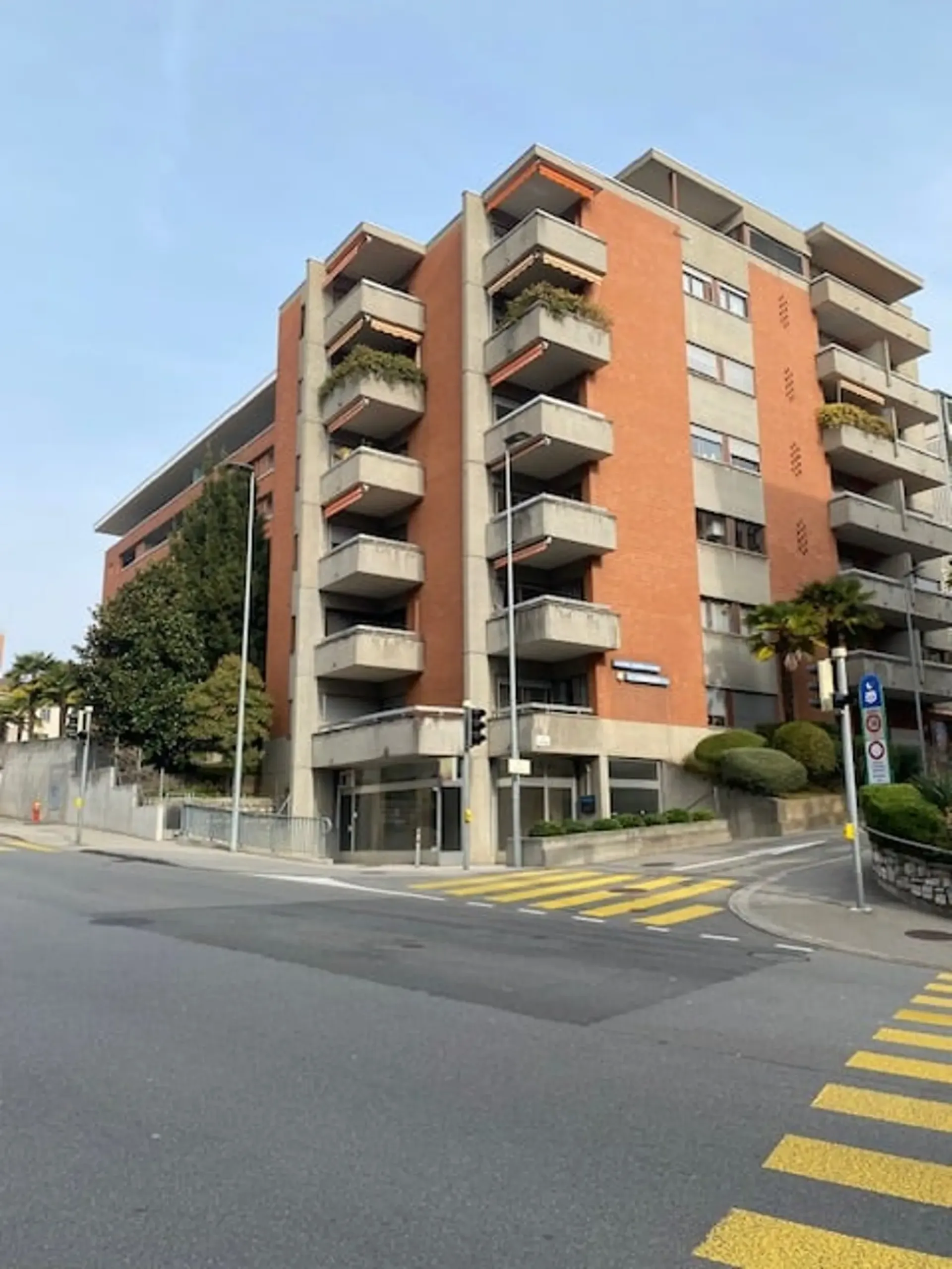Lokale Gewerbeeinheit in strategischer Lage in Lugano