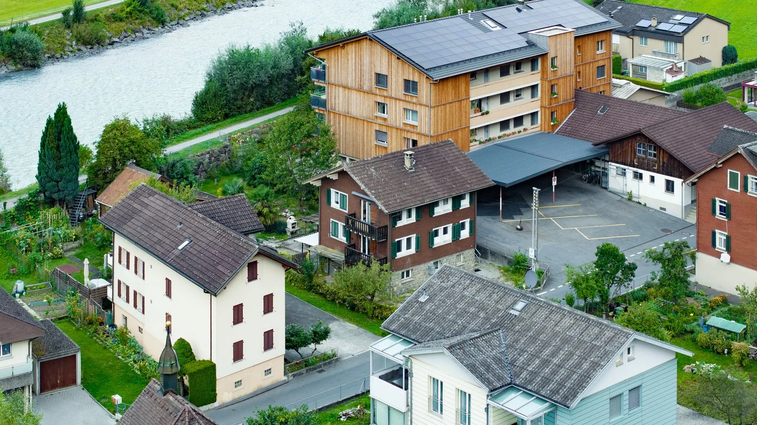 Two-family house in residential zone 3 in Erstfeld