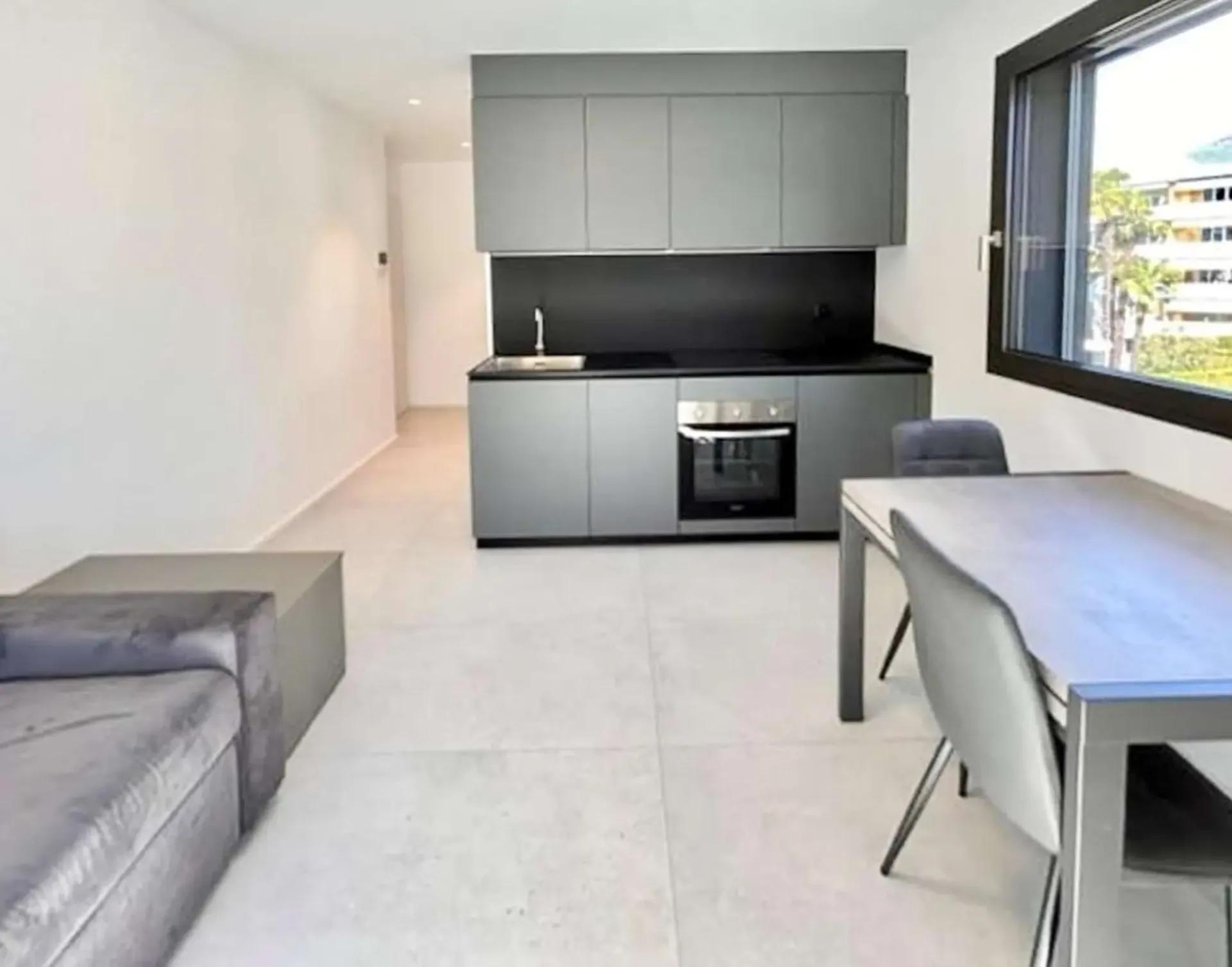 Elegantes möbliertes Einzimmerapartment zwei Schritte vom Bahnhof entfernt