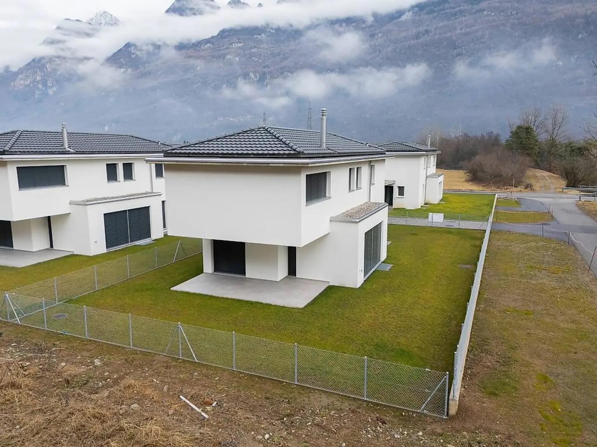 Wir verkaufen geräumige und moderne Villen in Moleno