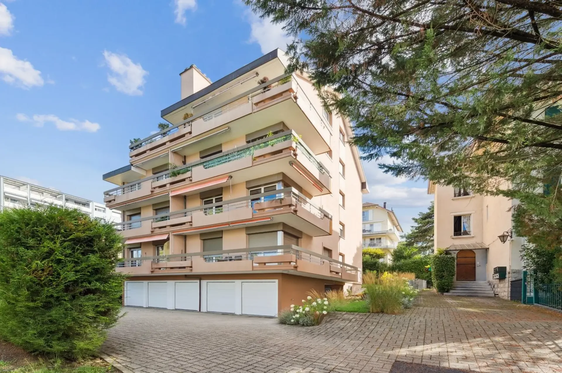 Spacieux appartement de 4.5 pièces, idéalement situé à Renens