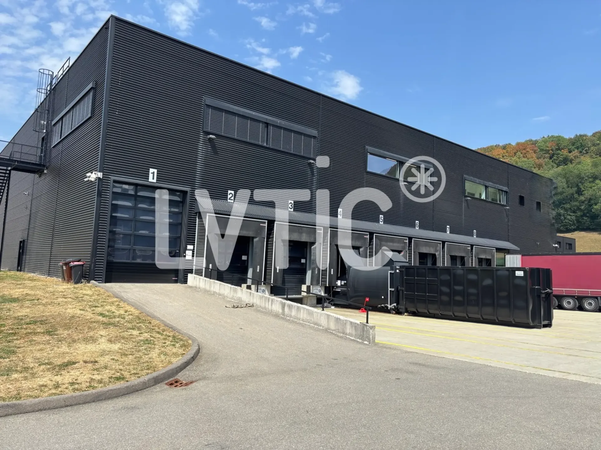 Industriehalle von 2050 m2 zur Miete in Châtel-St-Denis