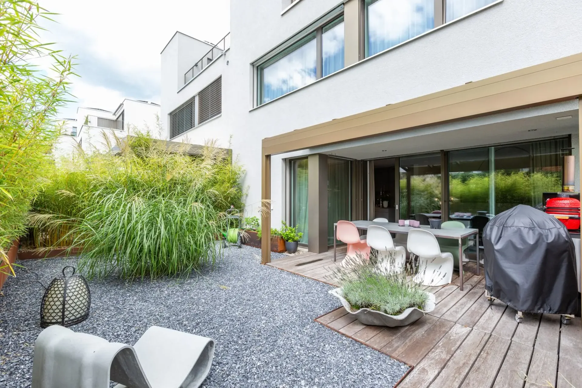 Exclusive Design - Autonomous Energy Generation - Low-Maintenance Garden