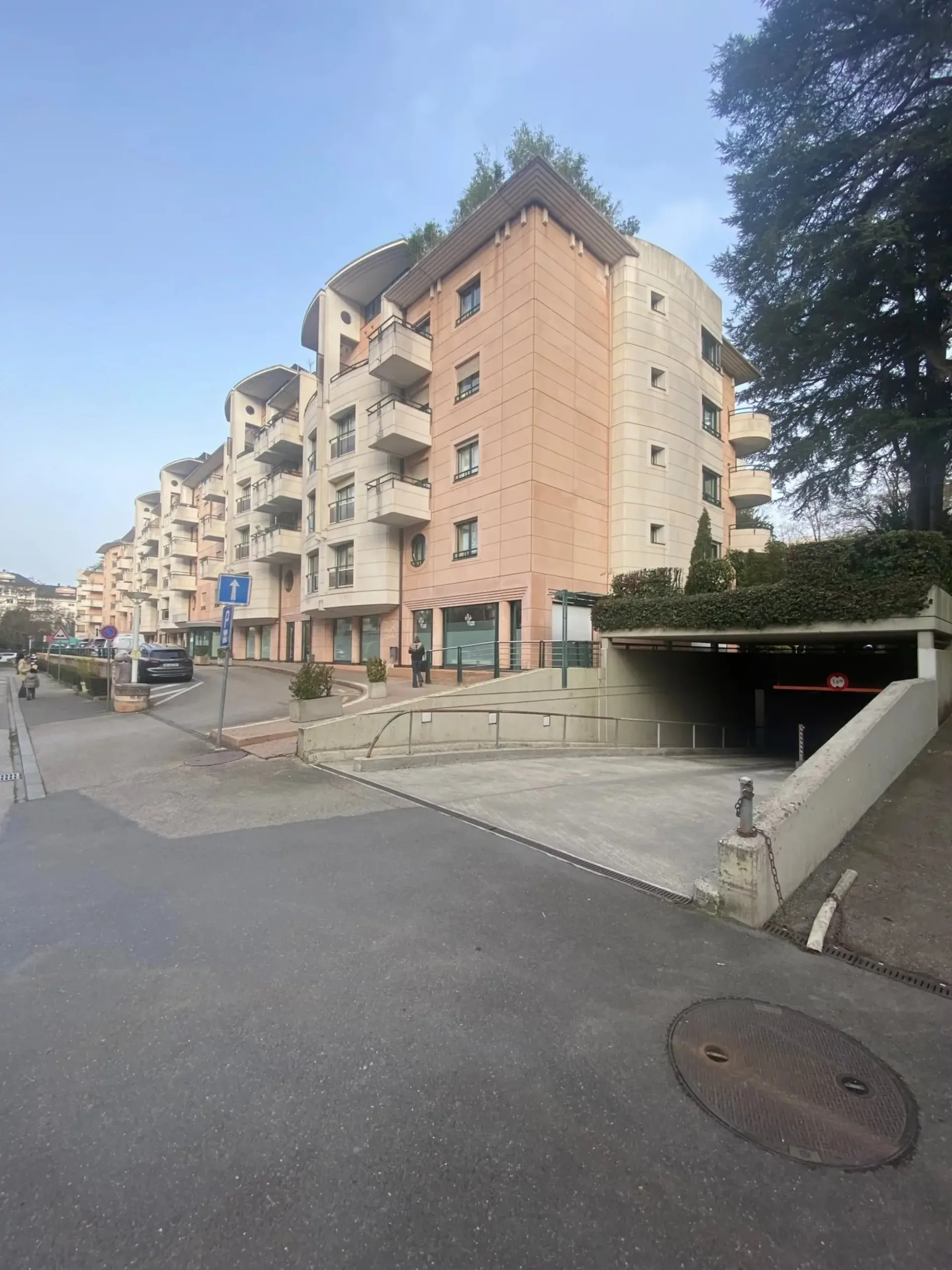 Arkade in einem Wohnviertel