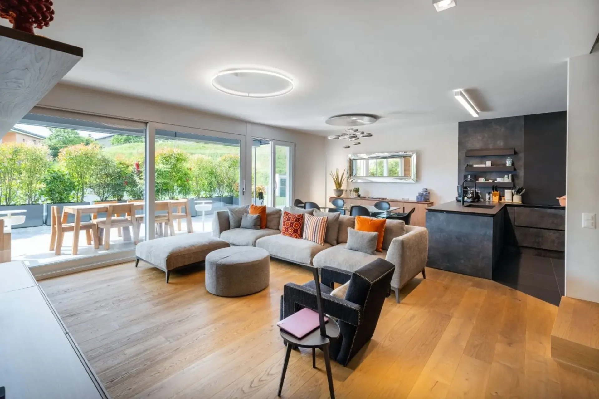 Esclusivo Appartamento Duplex di 5.5 locali a Manno – Modernità e Vista Panoramica