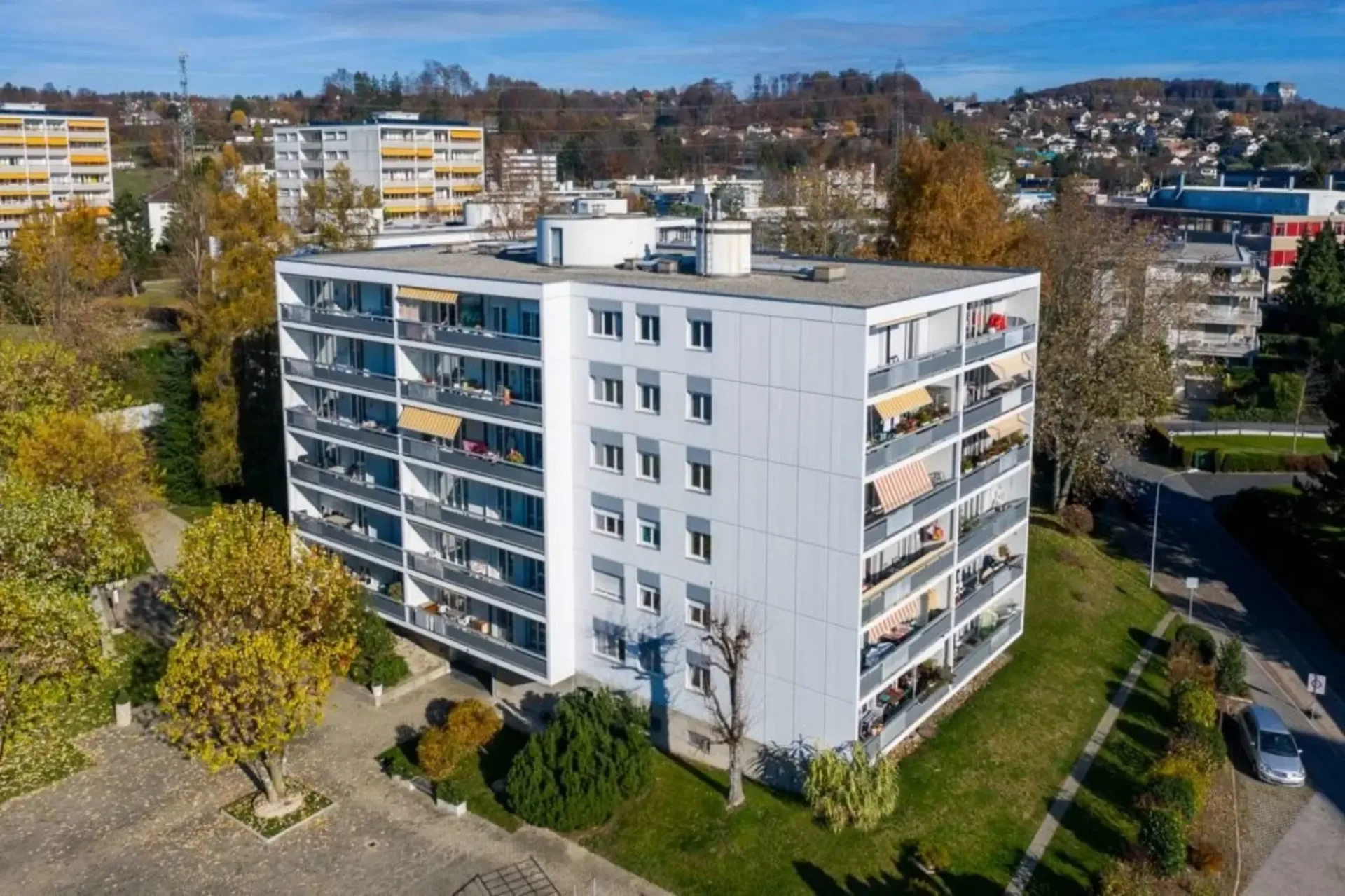 Dreizimmerwohnung im ersten Stock mit Balkon in Epalinges