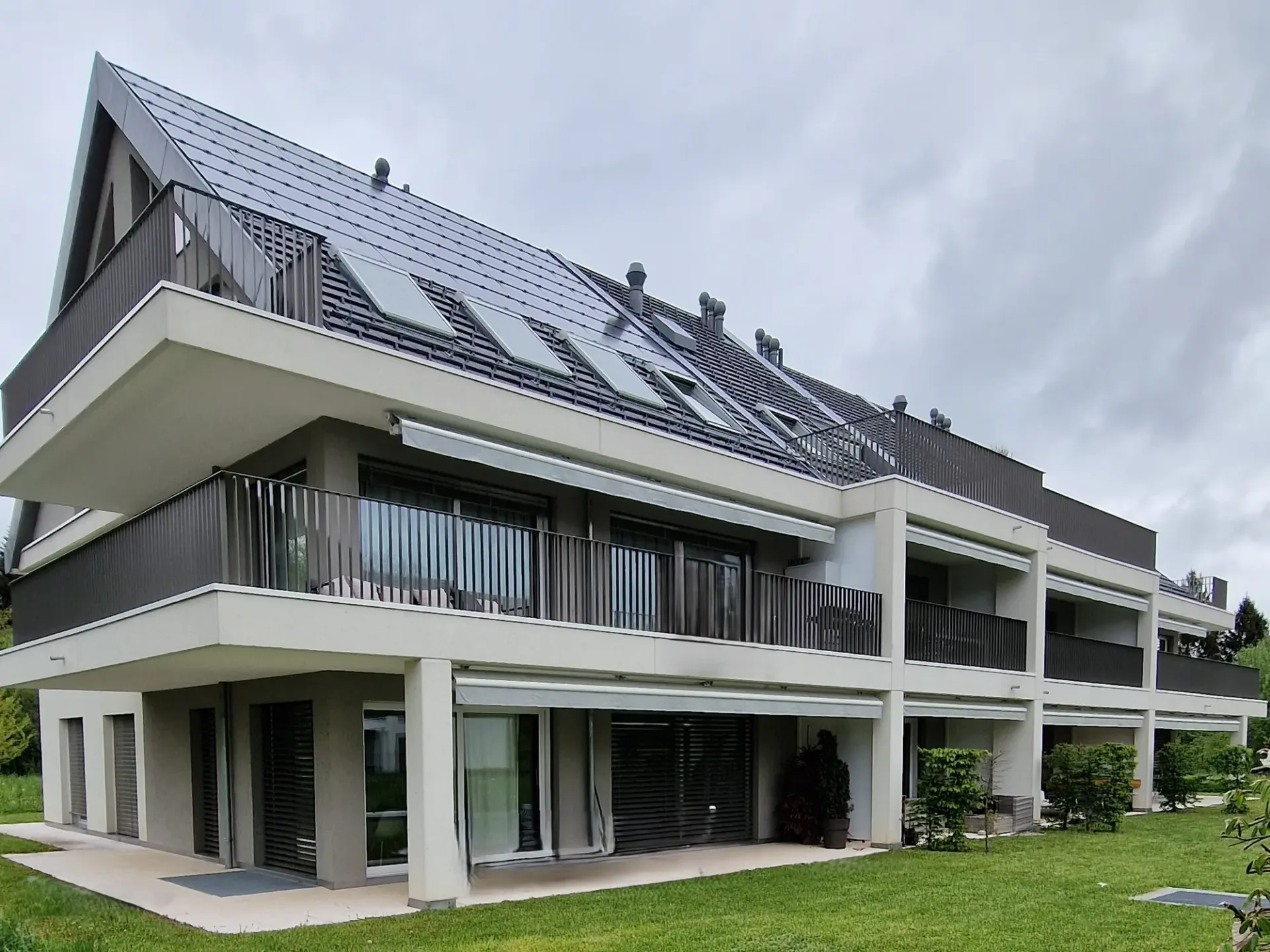Modern apartment ideally located