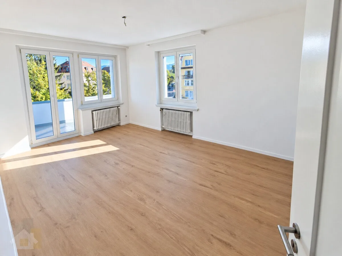 RENOVIERTE WOHNUNG MIT ZWEI BALKONEN INKL. PARKPLATZ