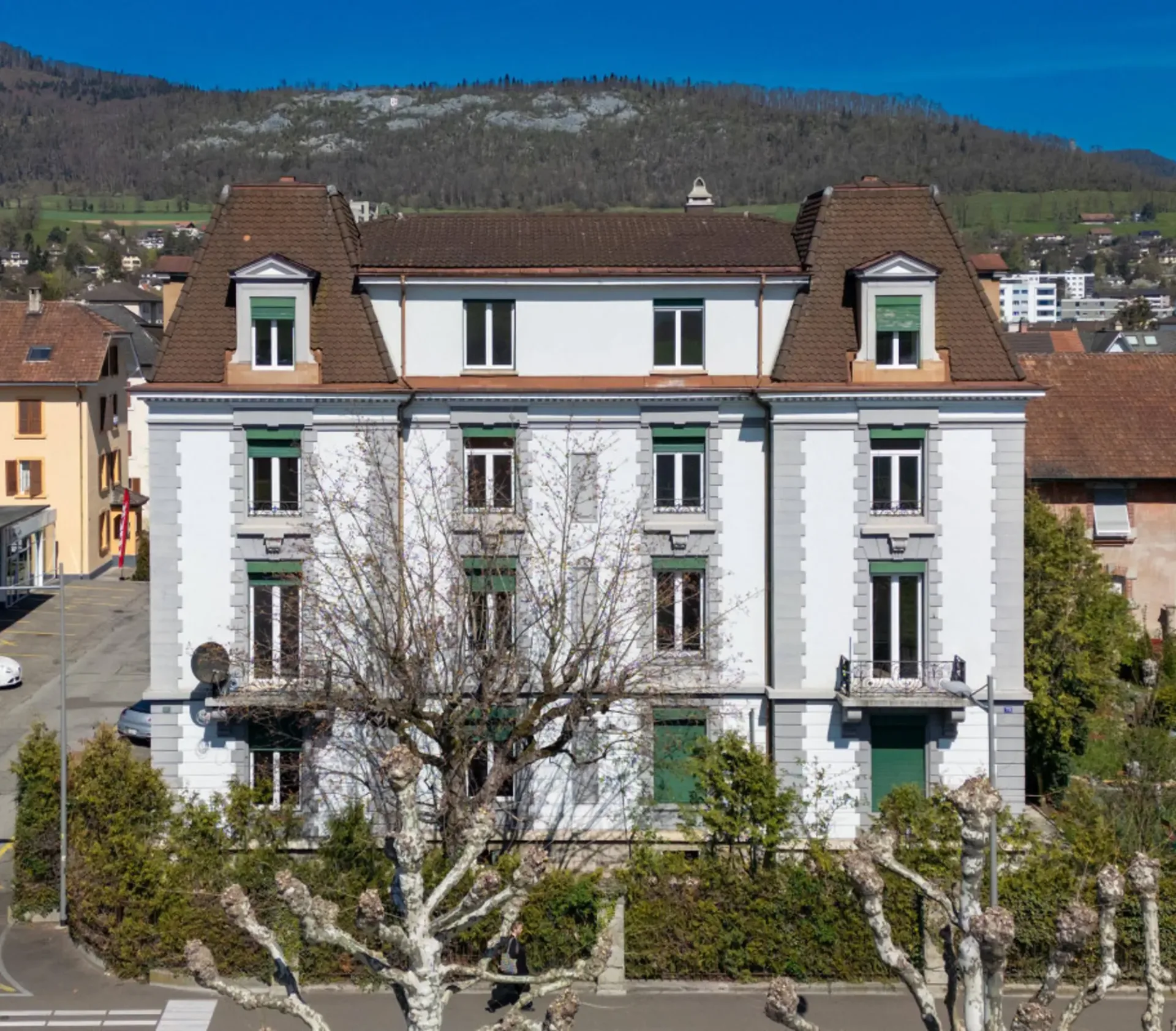 Mietgebäude in Delémont - 9 Wohnungen + Gewerberaum
