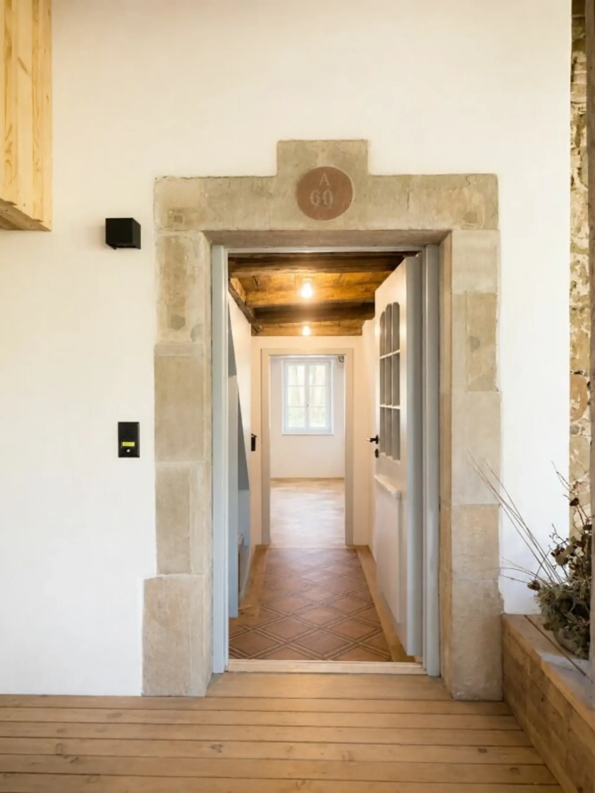 Modern ausgebaute 2.5-Zimmer-Duplexwohnung mit einzigartiger Wohnqualität, gemütlicher Loggia, Einstellhallenplatz und vielfältigen Annehmlichkeiten im Schlosspark