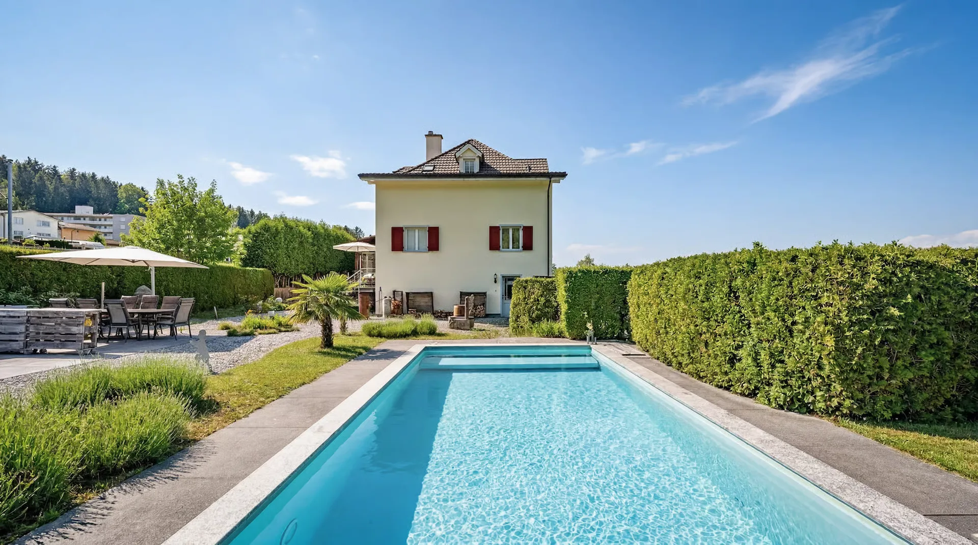 FÜRSTLICH WOHNEN AUF DEM LANDE - 9.5 ZIMMERHAUS MIT WELLNESS OASE