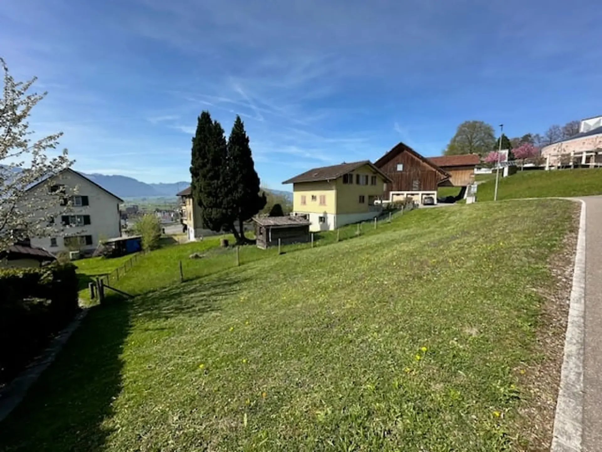 Terrain à bâtir attractif avec pente sud et vue panoramique en droit de construction