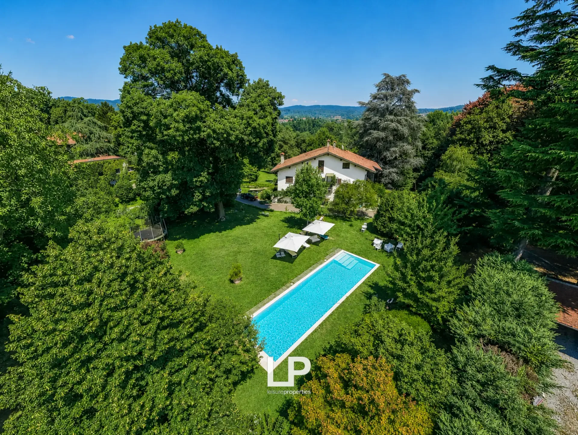 Villa in centro città con piscina e parco secolare e vista sul fiume T