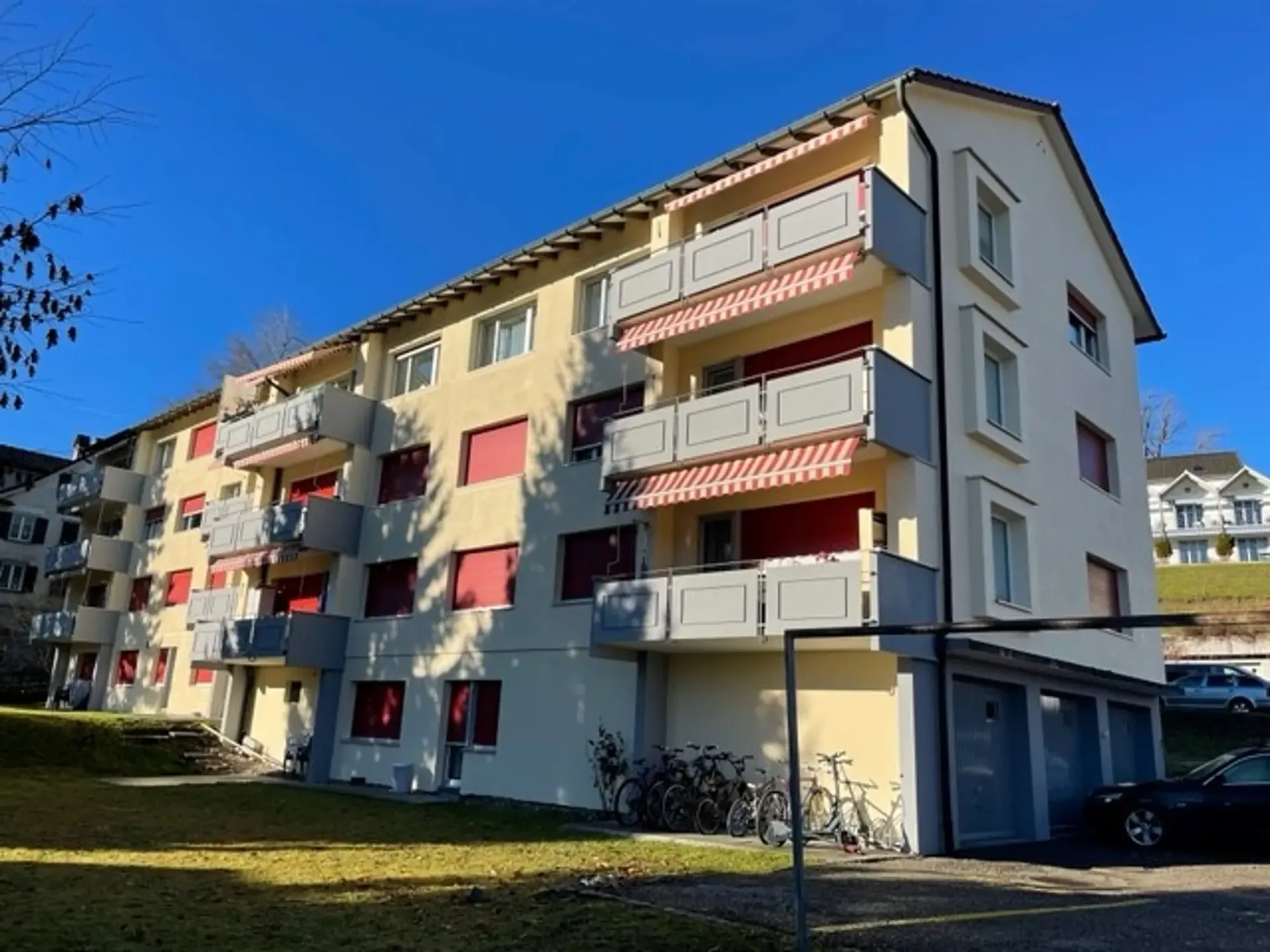 moderne 4-Zimmer-Wohnung mit zwei Balkonen