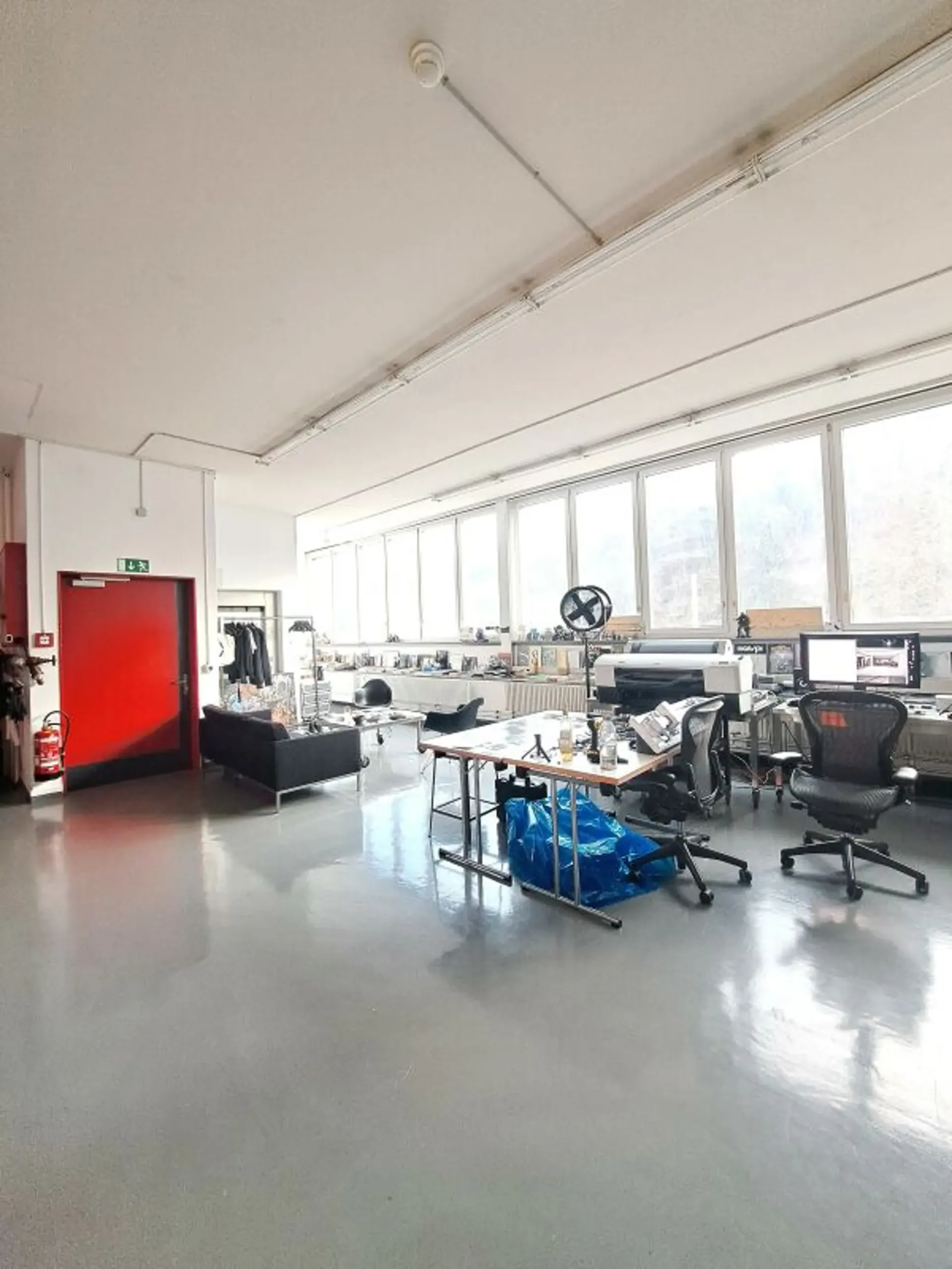 Attraktive Atelier- und Büroflächen direkt am Rhein