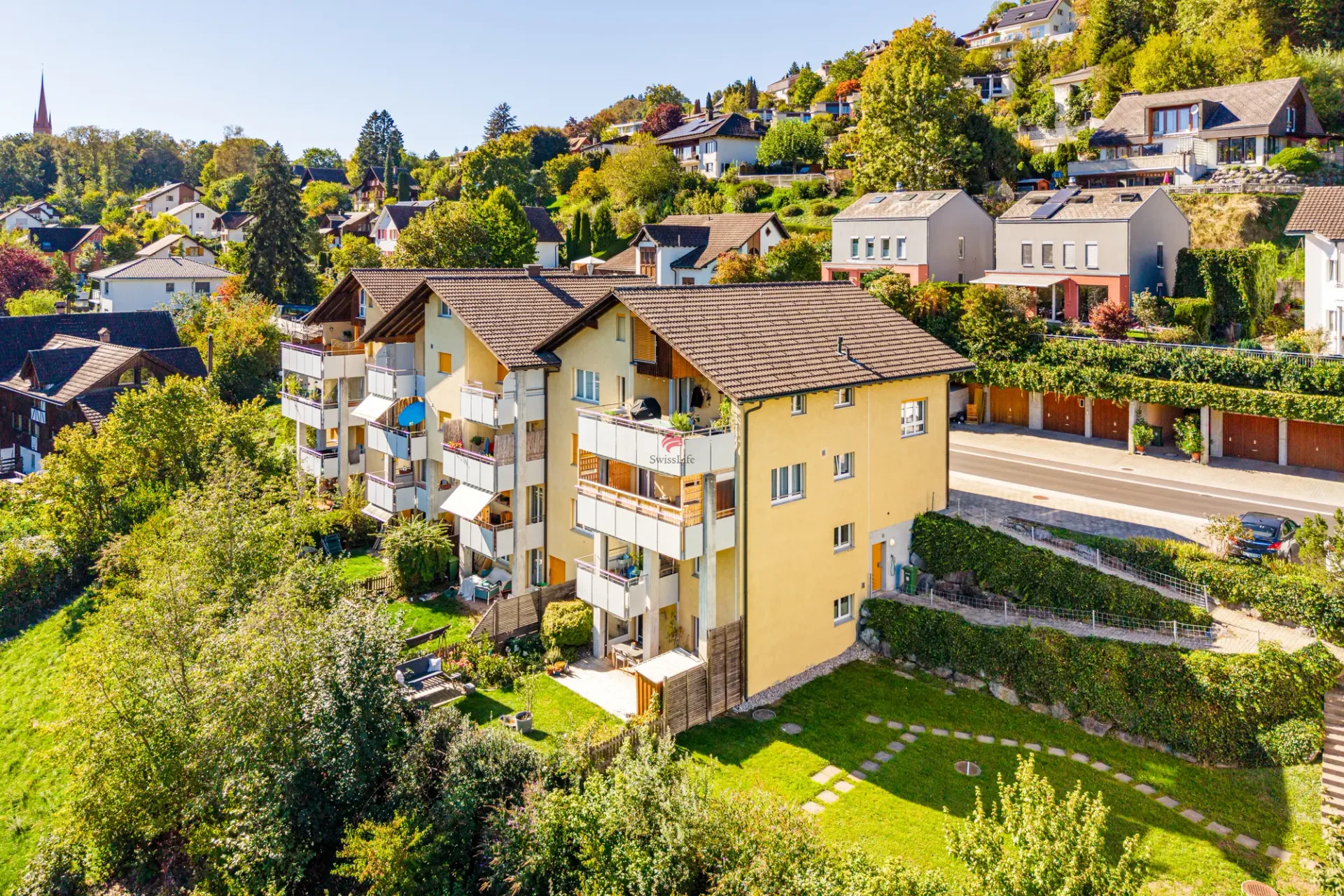 Happiness of living on two floors with a garden paradise
