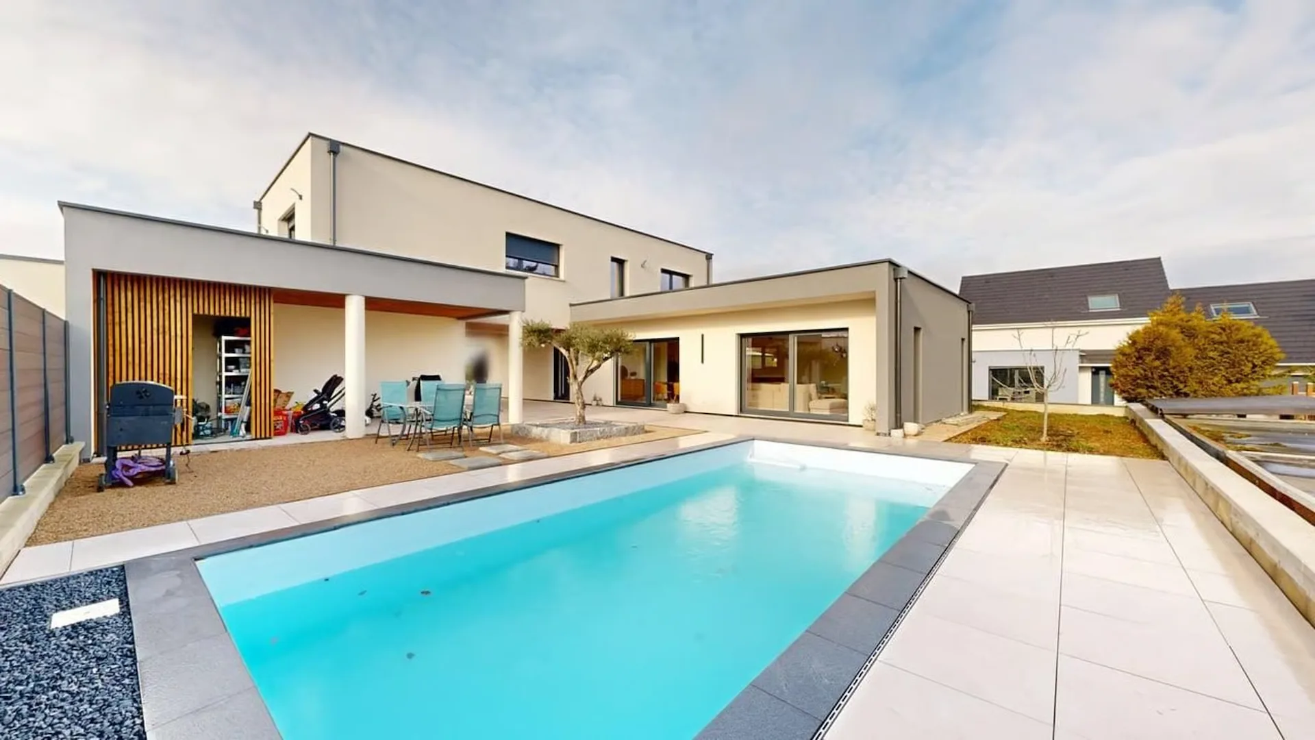 Moderne 6-Zimmer-Villa mit Pool in Folgensbourg