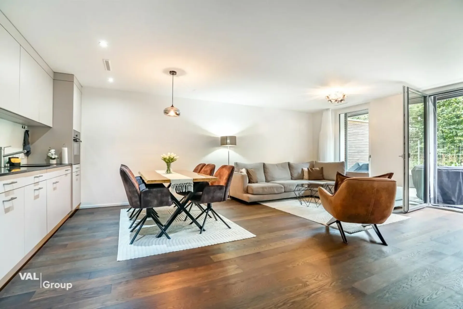 Attraktive 2.5-Zimmer-Wohnung mit grosser Terrasse an zentraler Lage in Bülach
