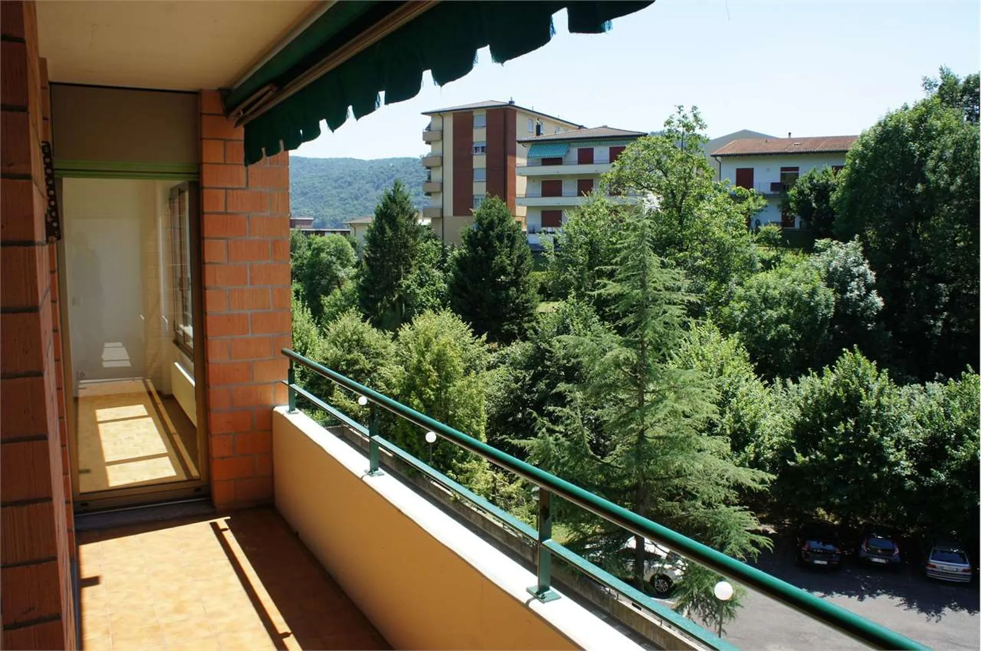 BALERNA: LUMINOSO 4.5 LOC. CON PARCO CONDOMINIALE