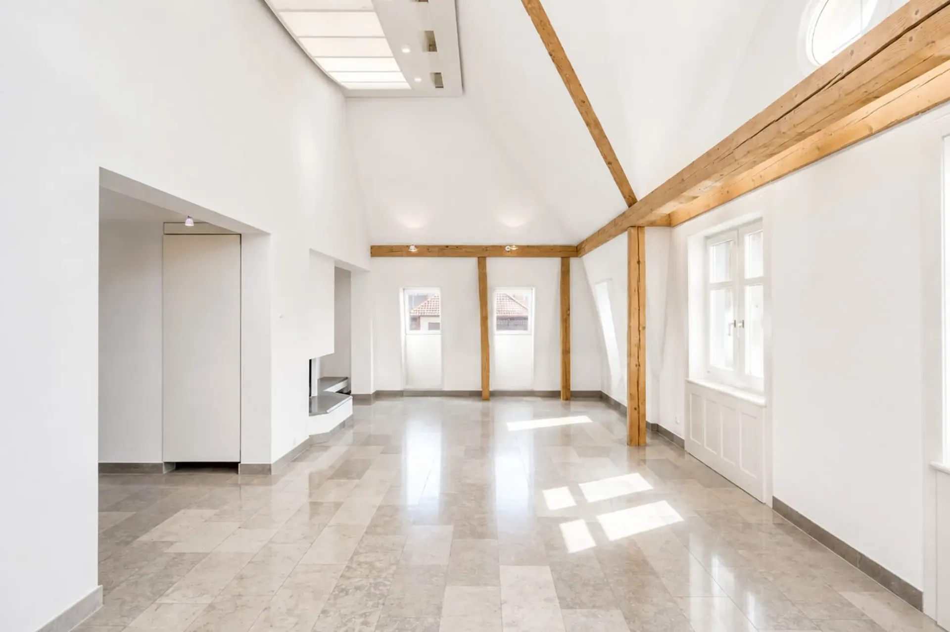 Appartement en duplex attractif de 3,5 pièces avec terrasse privée sur le toit et vue panoramique sur Zurich et le lac de Zurich