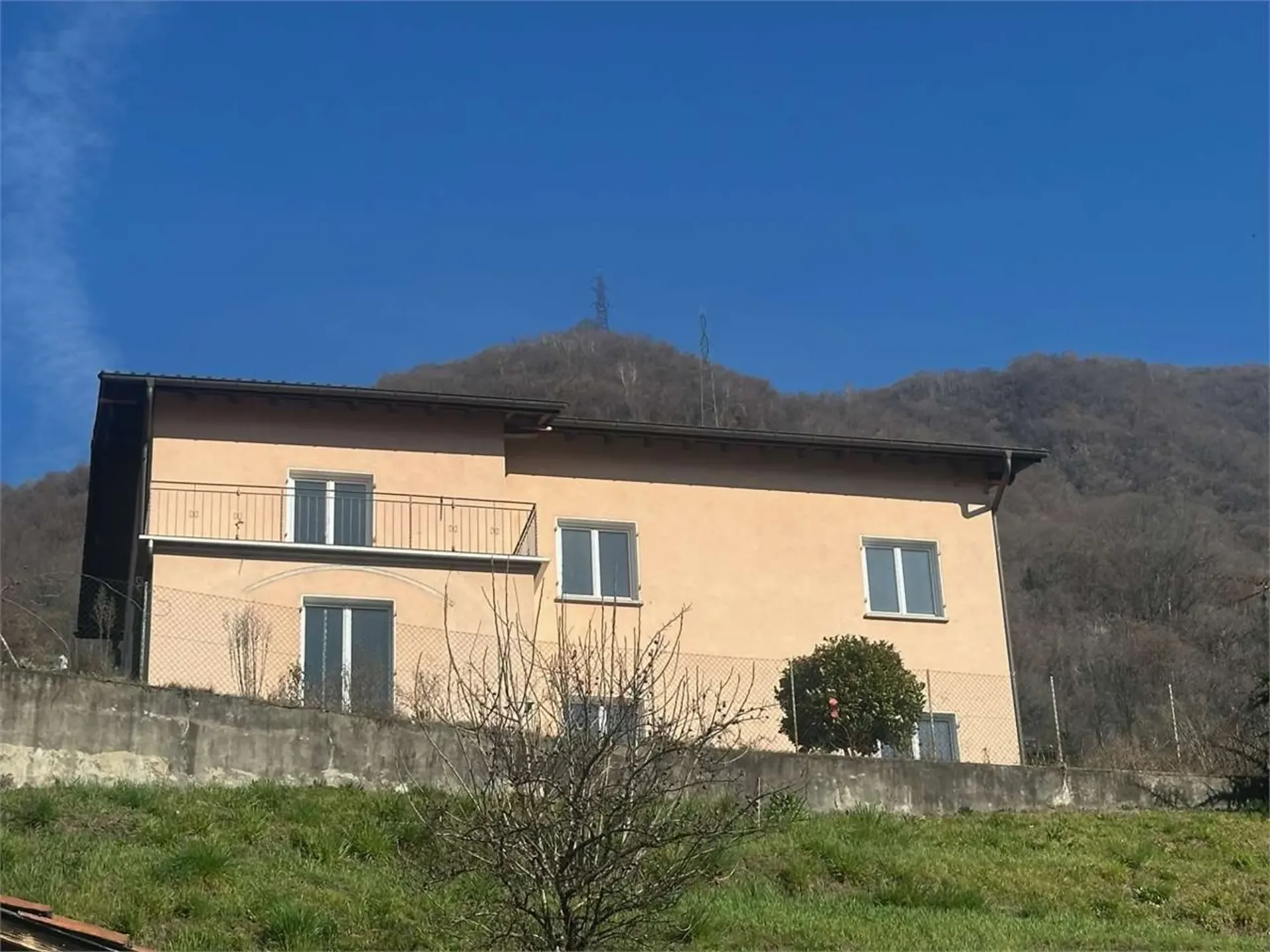 Gordola - Einfamilienhaus im Rohbau mit herrlicher Seesicht