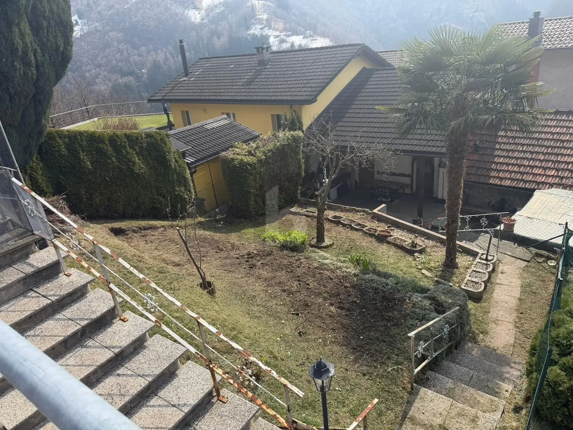Willkommen in diesem gemütlichen Haus mit Garten und Veranda