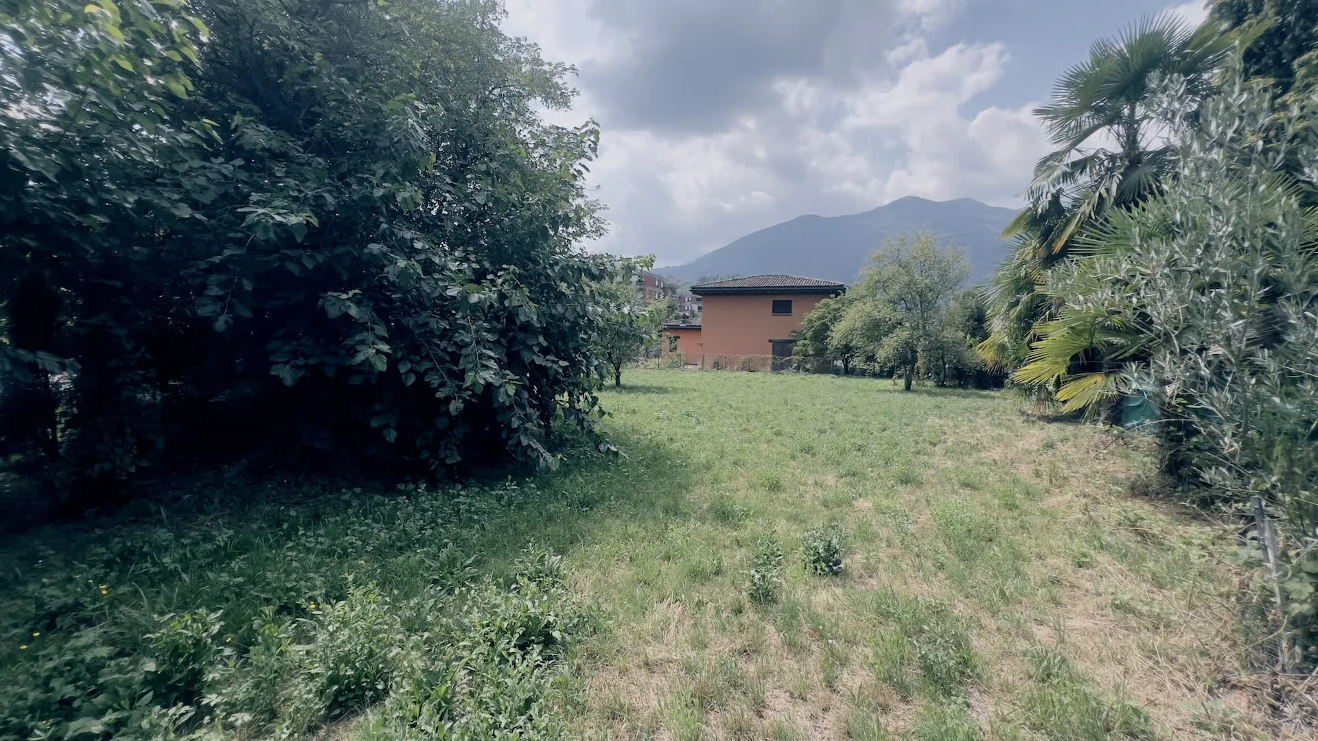 Baugrundstück mit genehmigter Lizenz für 4 Villen in Ponte Capriasca