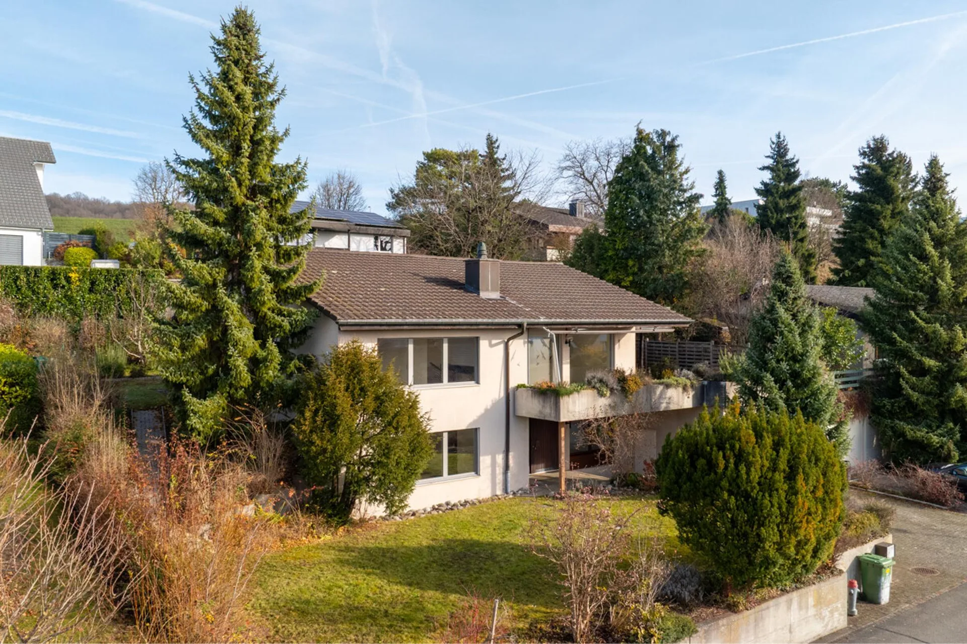 Einfamilienhaus in Winkel: ruhige Lage mit Weitsicht und grossem Garte