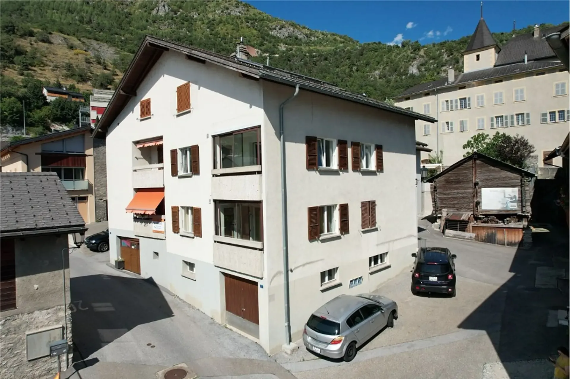 Wohnung mit 2,5 Zimmern und Veranda renoviert