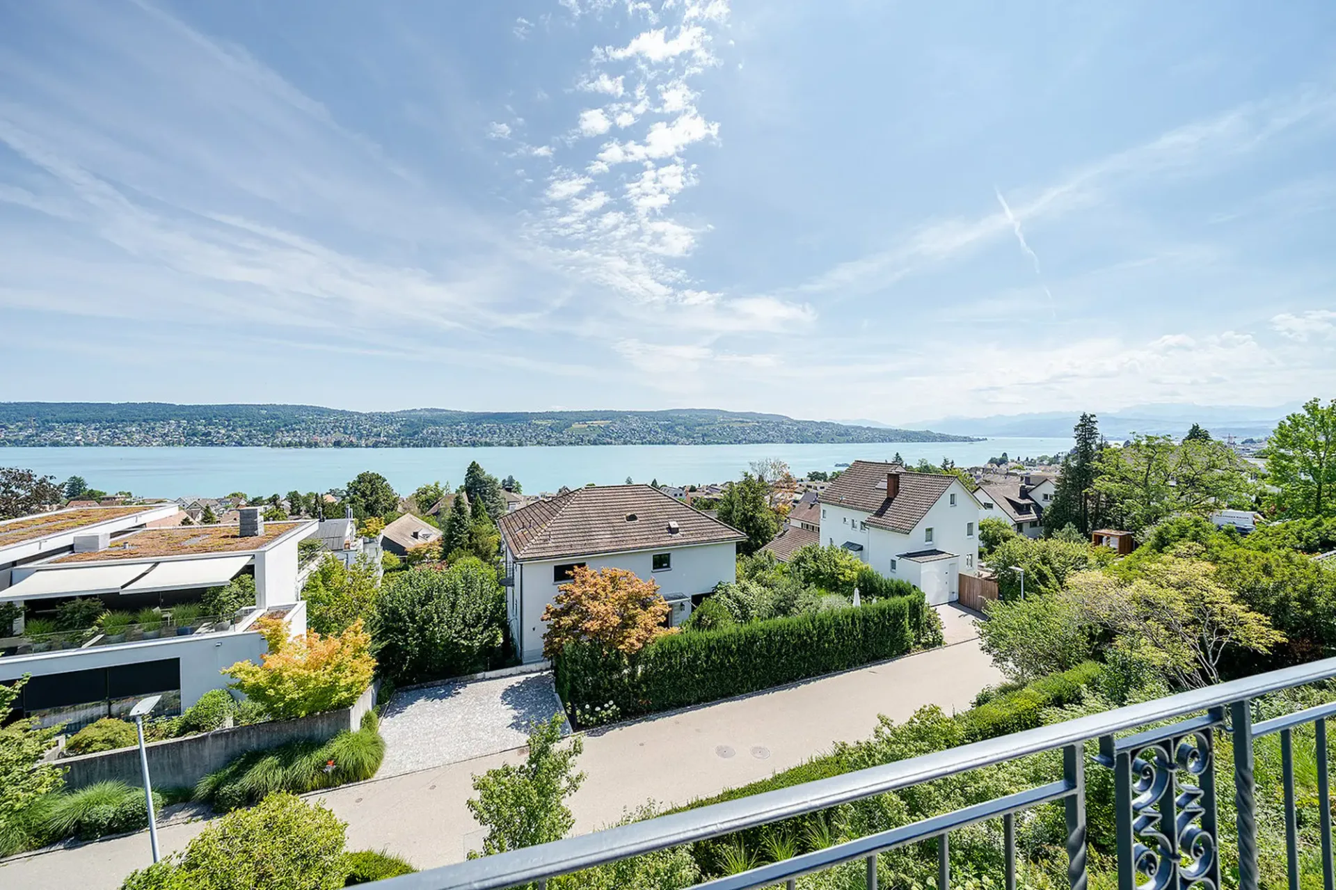 300 m² Doppeleinfamilienhaus mit traumhafter Seesicht