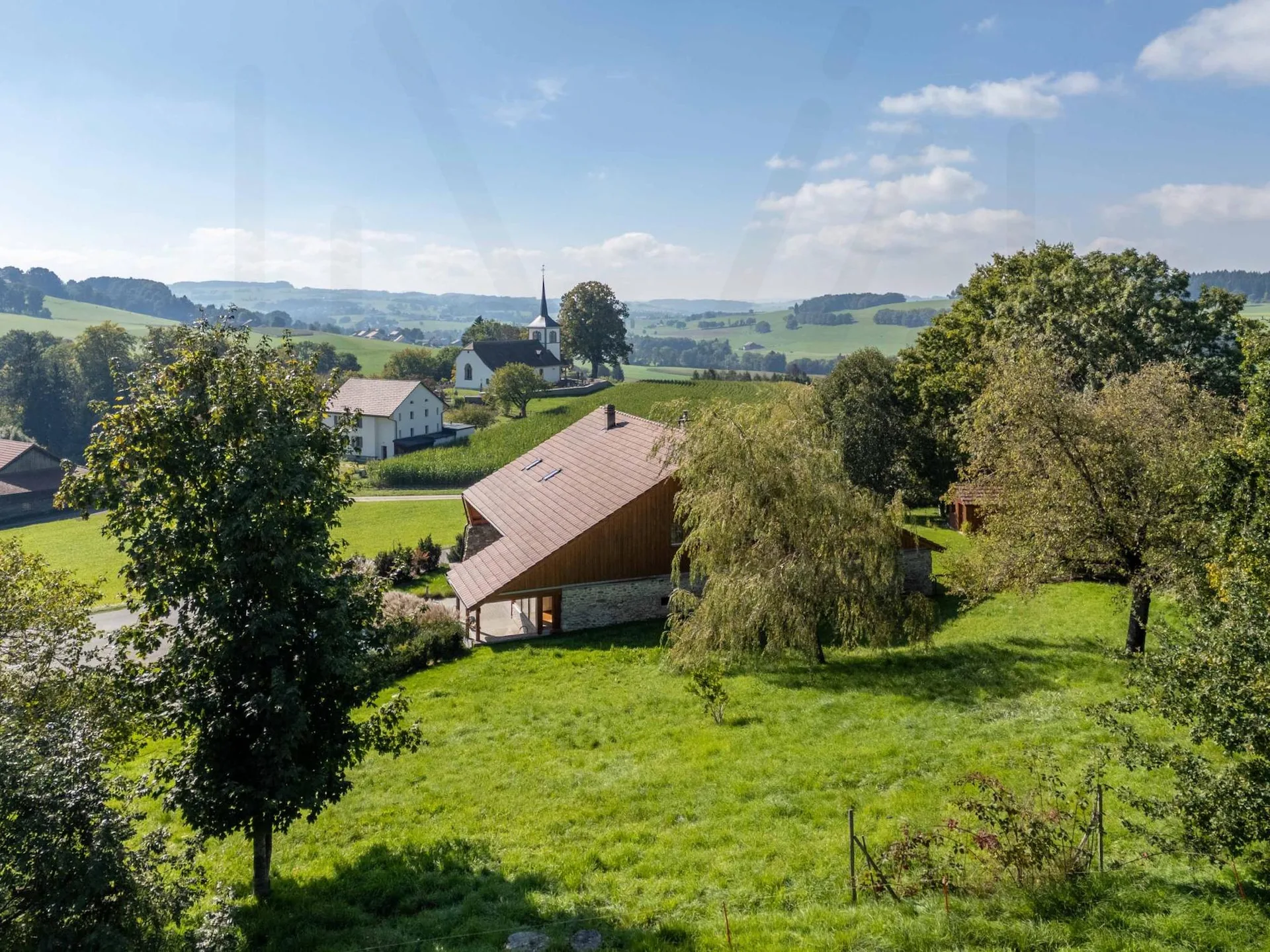 Ferme exceptionnelle de caractère entièrement rénovée au coeur de la campagne fribourgeoise