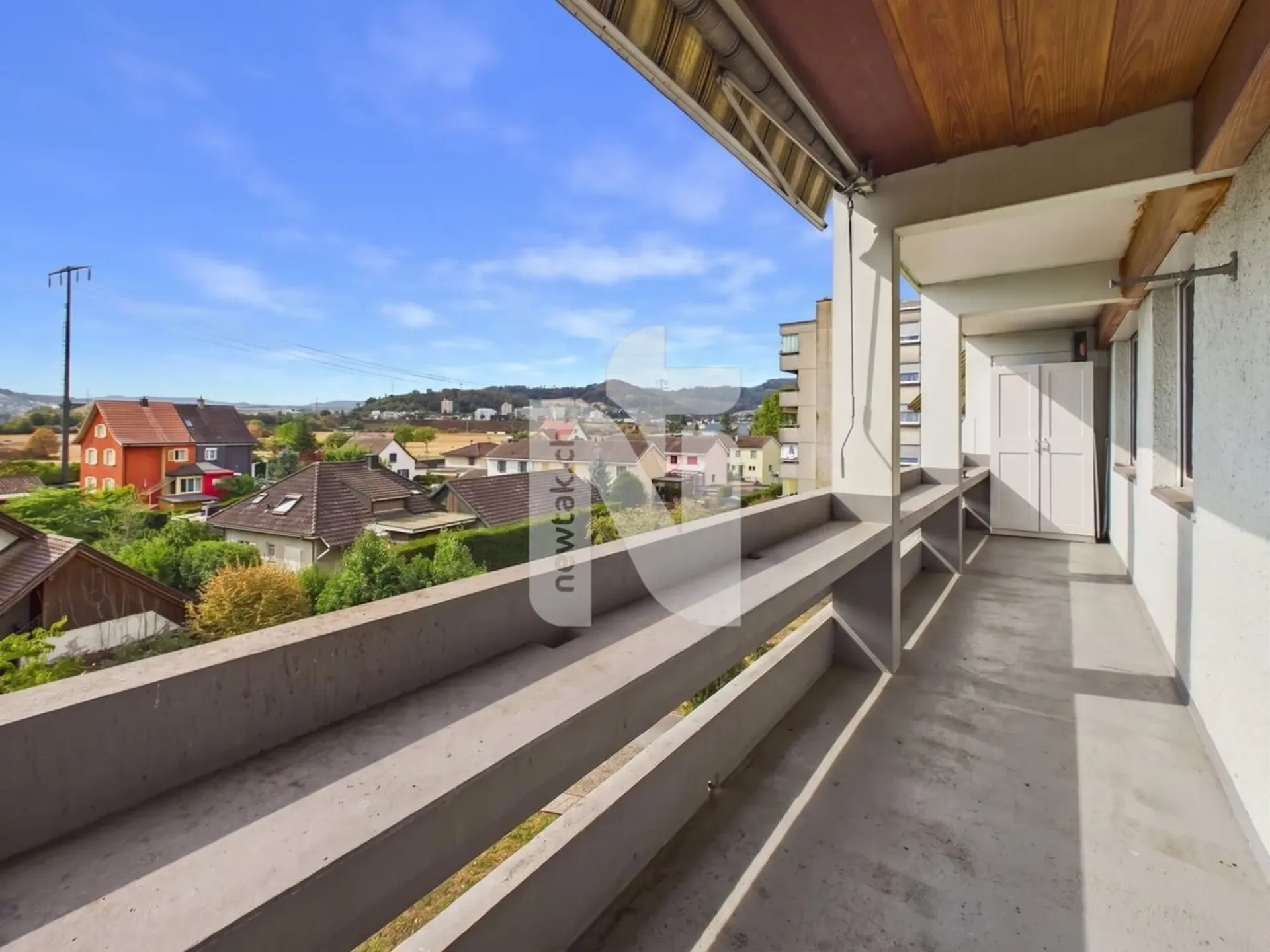 Attraktive 3.5-Zimmer-Wohnung mit 15 m² Balkon und Lift an gut erschlossener Lage in Rheinnähe