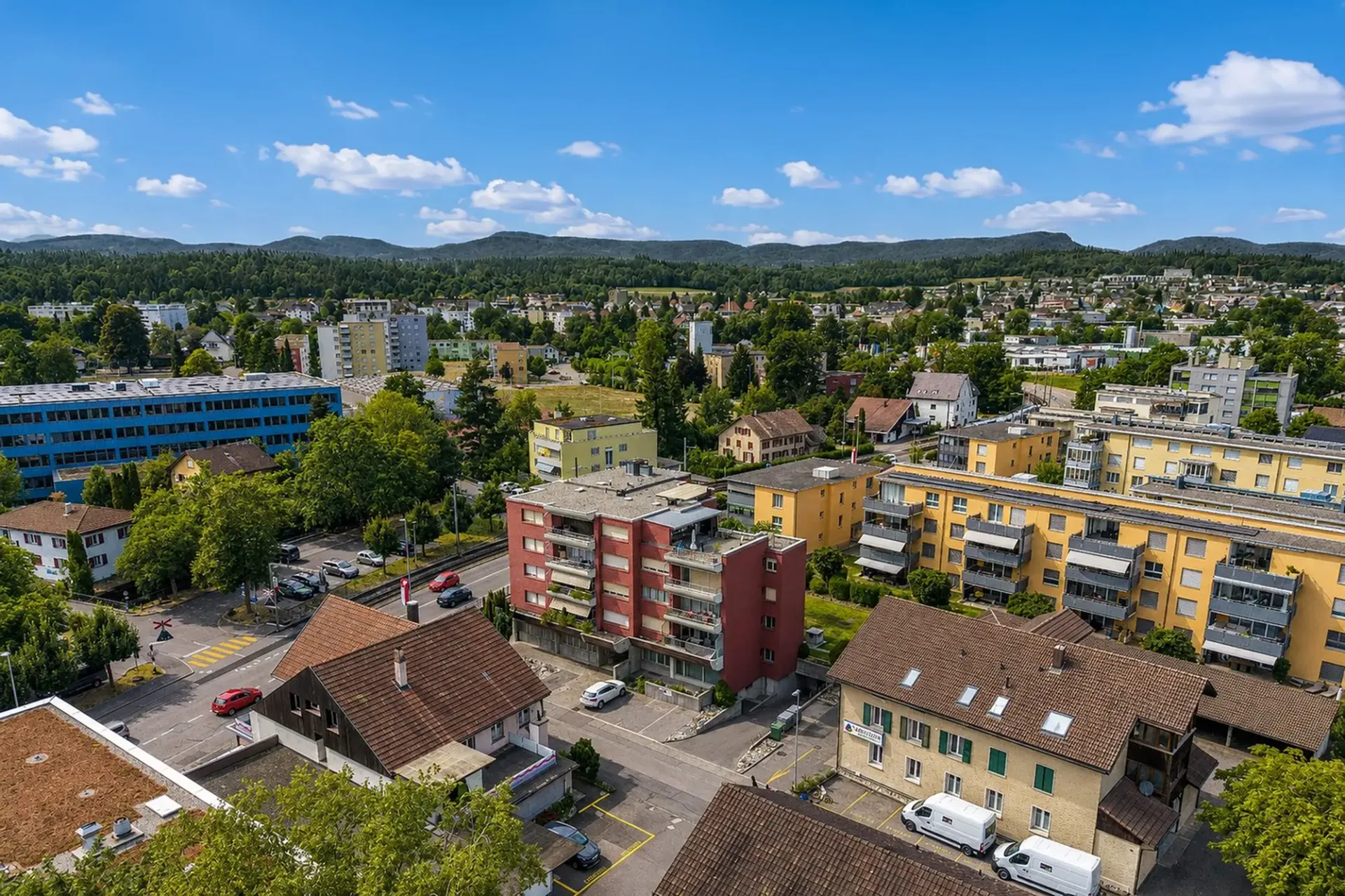 Appartement lumineux avec balcon et terrasse sur le toit