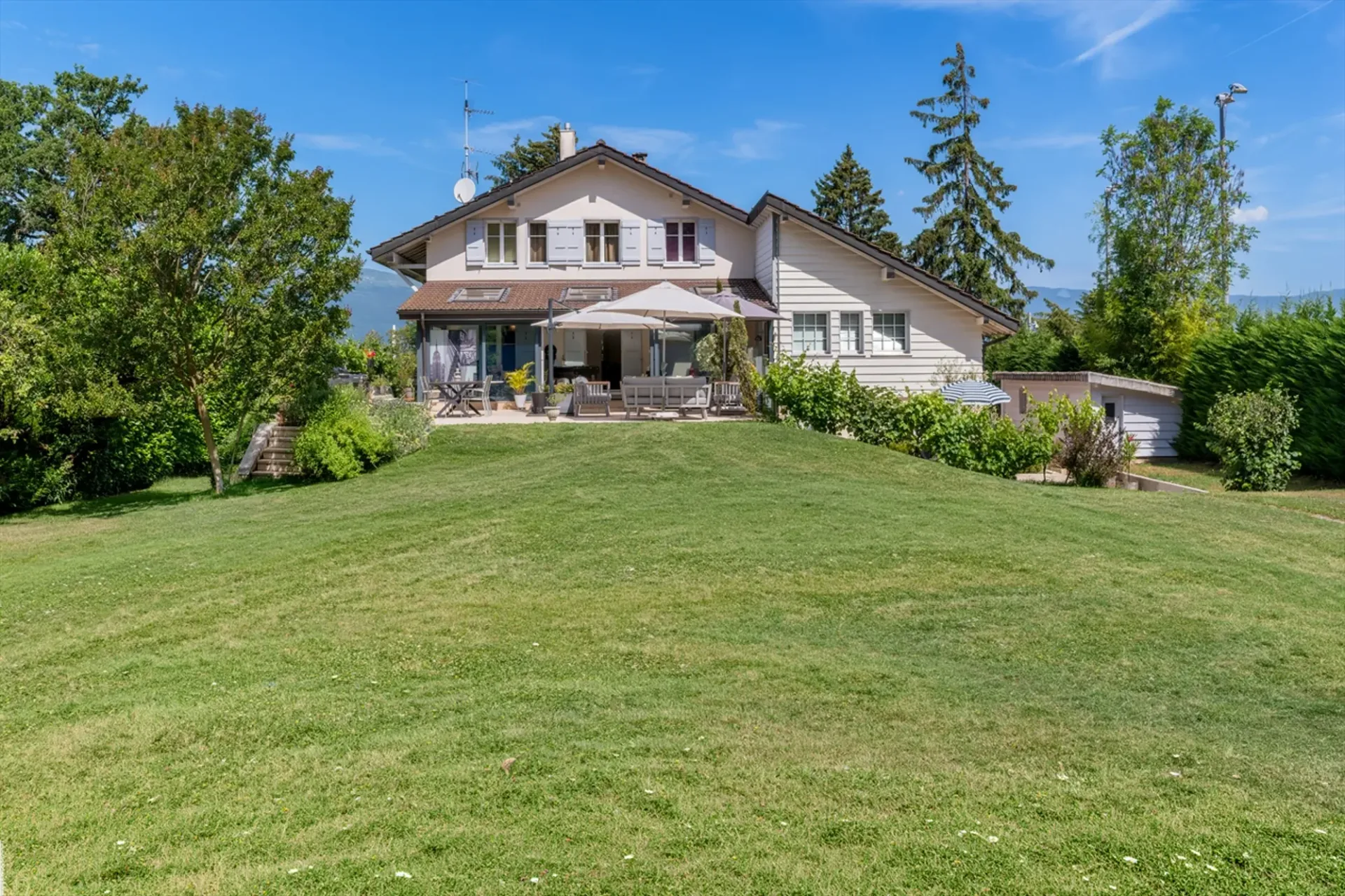 Propriété de caractère avec trois appartements indépendants et fort potentiel