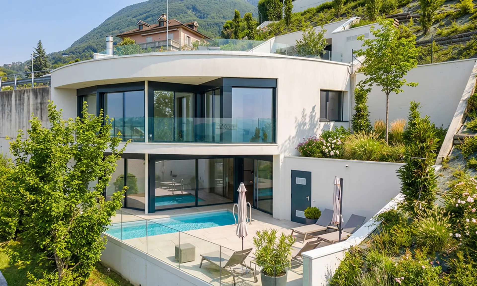 BREATHTAKING VILLA WITH POOL AND PANORAMIC VIEW IN LUGANO