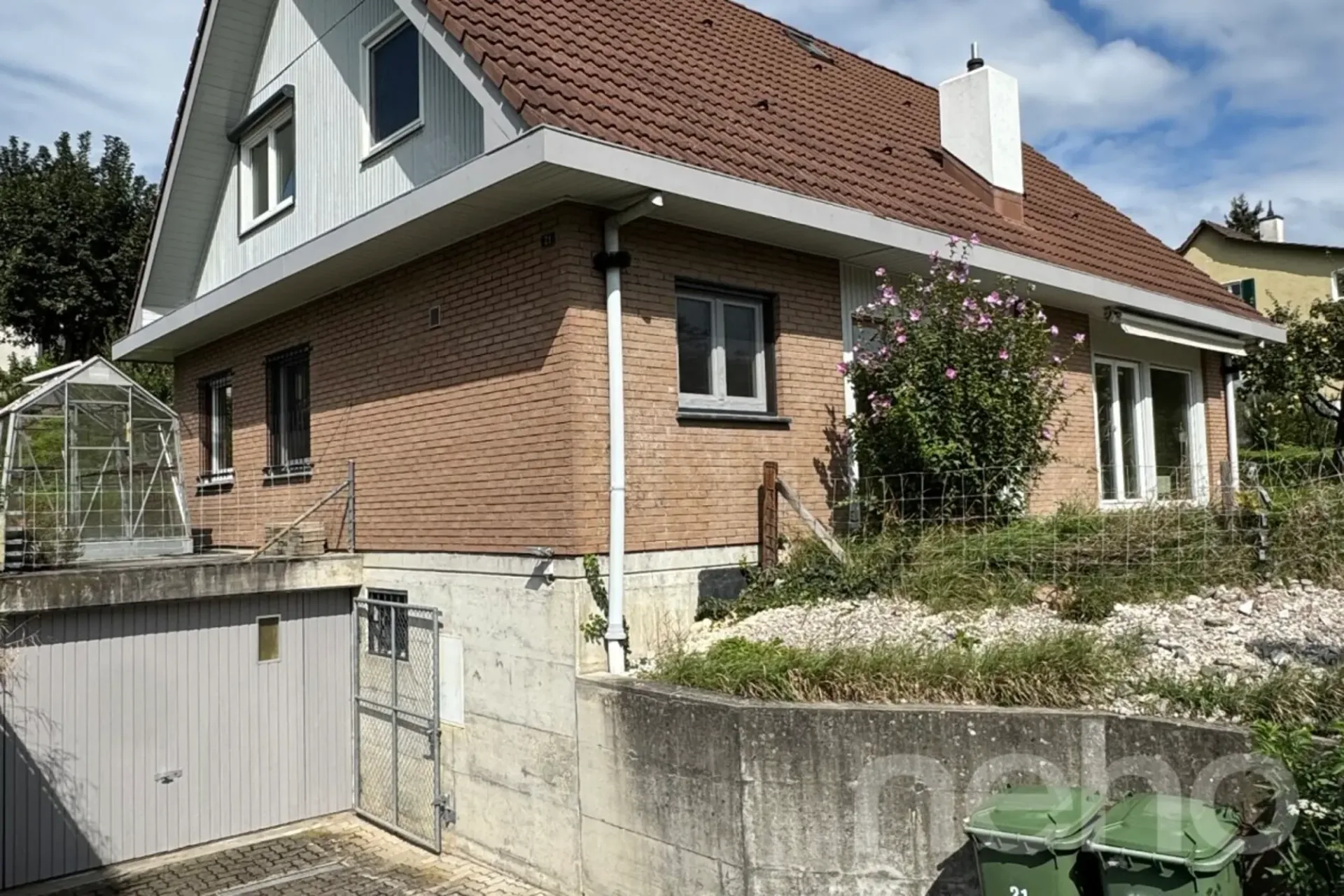 Charmantes Haus mit grossem Grundstück und viel Potenzial